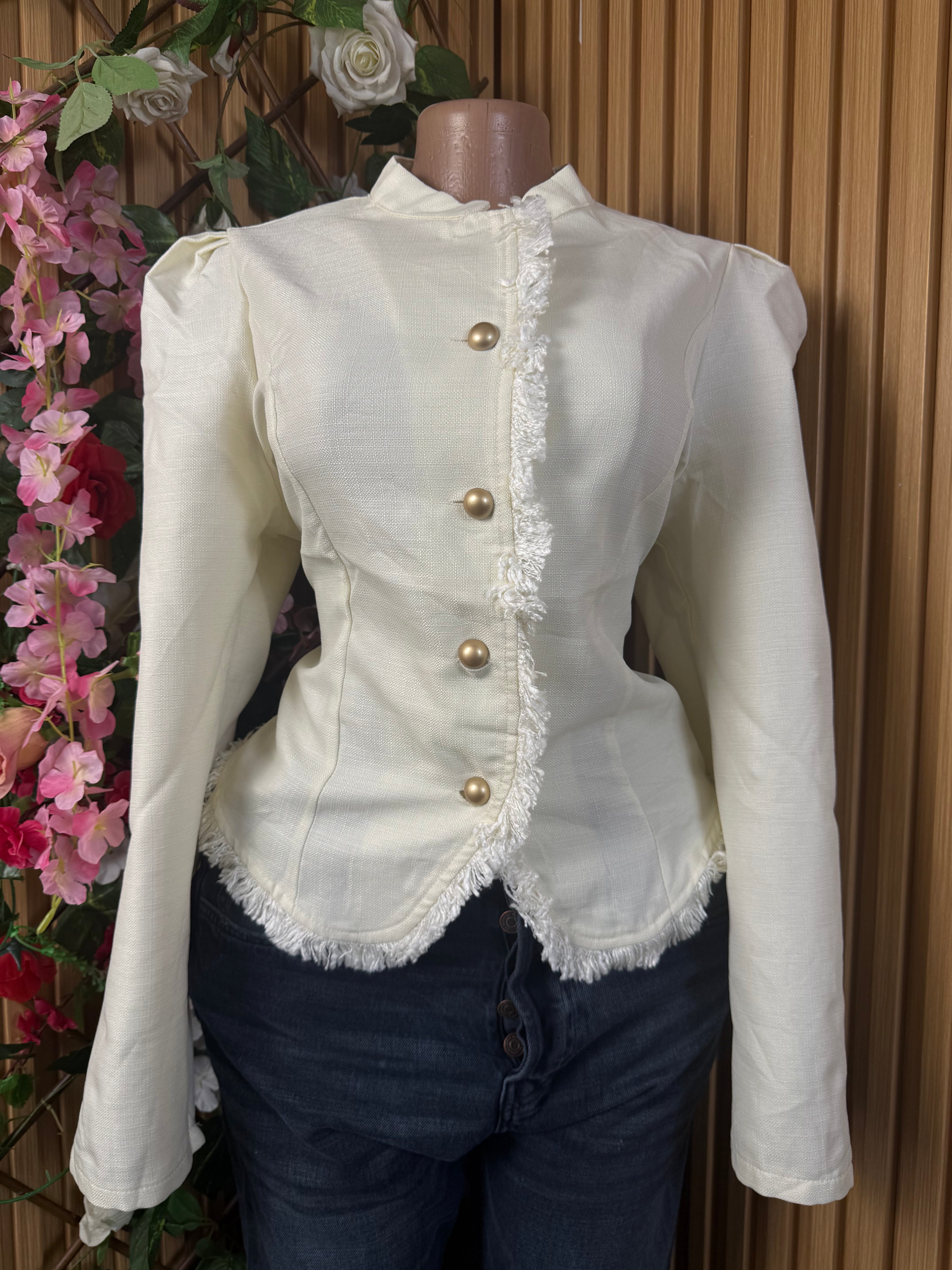 Veste blazer pour femme couleur beige à quatre boutons - Perluna Store