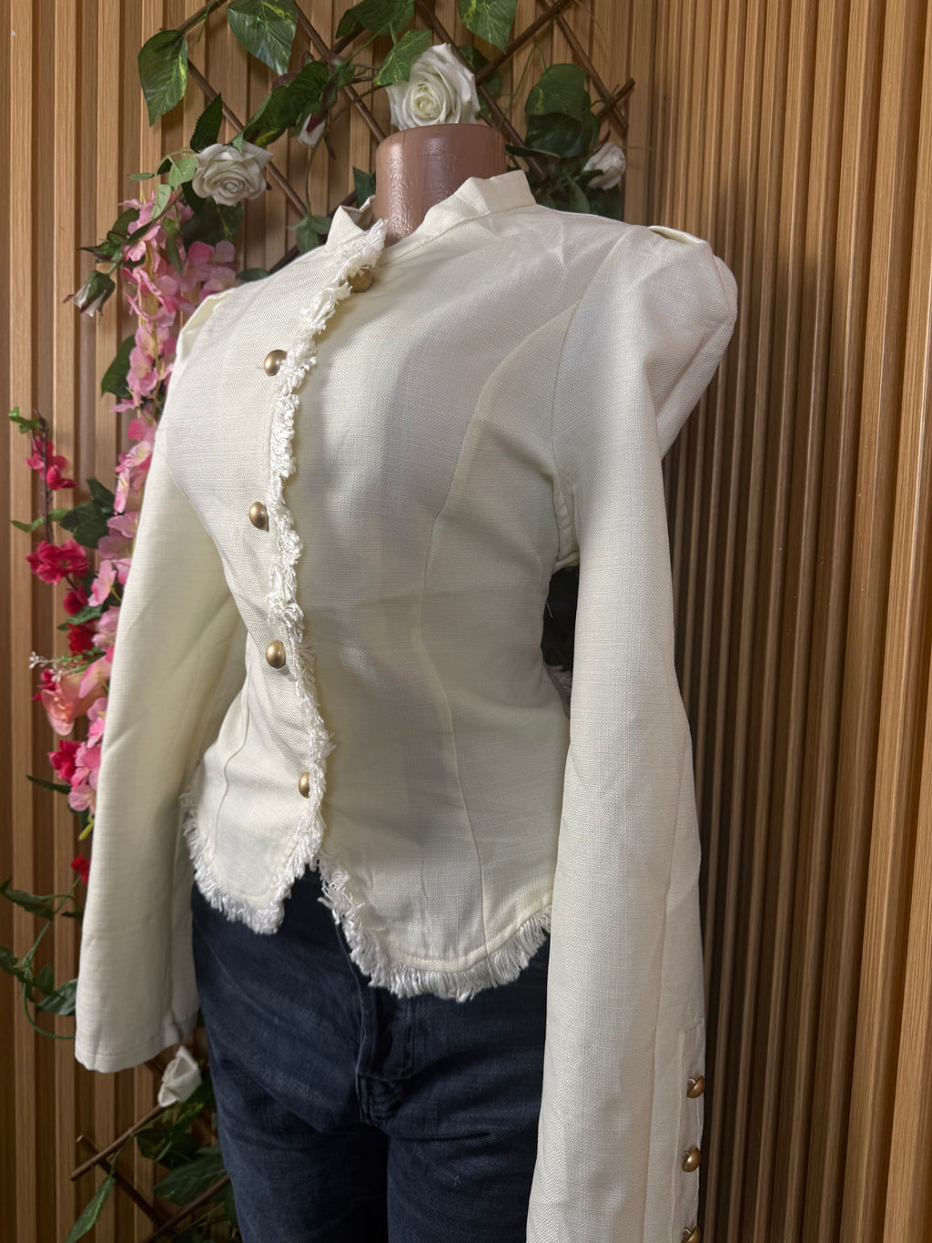 Veste blazer pour femme couleur beige à quatre boutons - Perluna Store