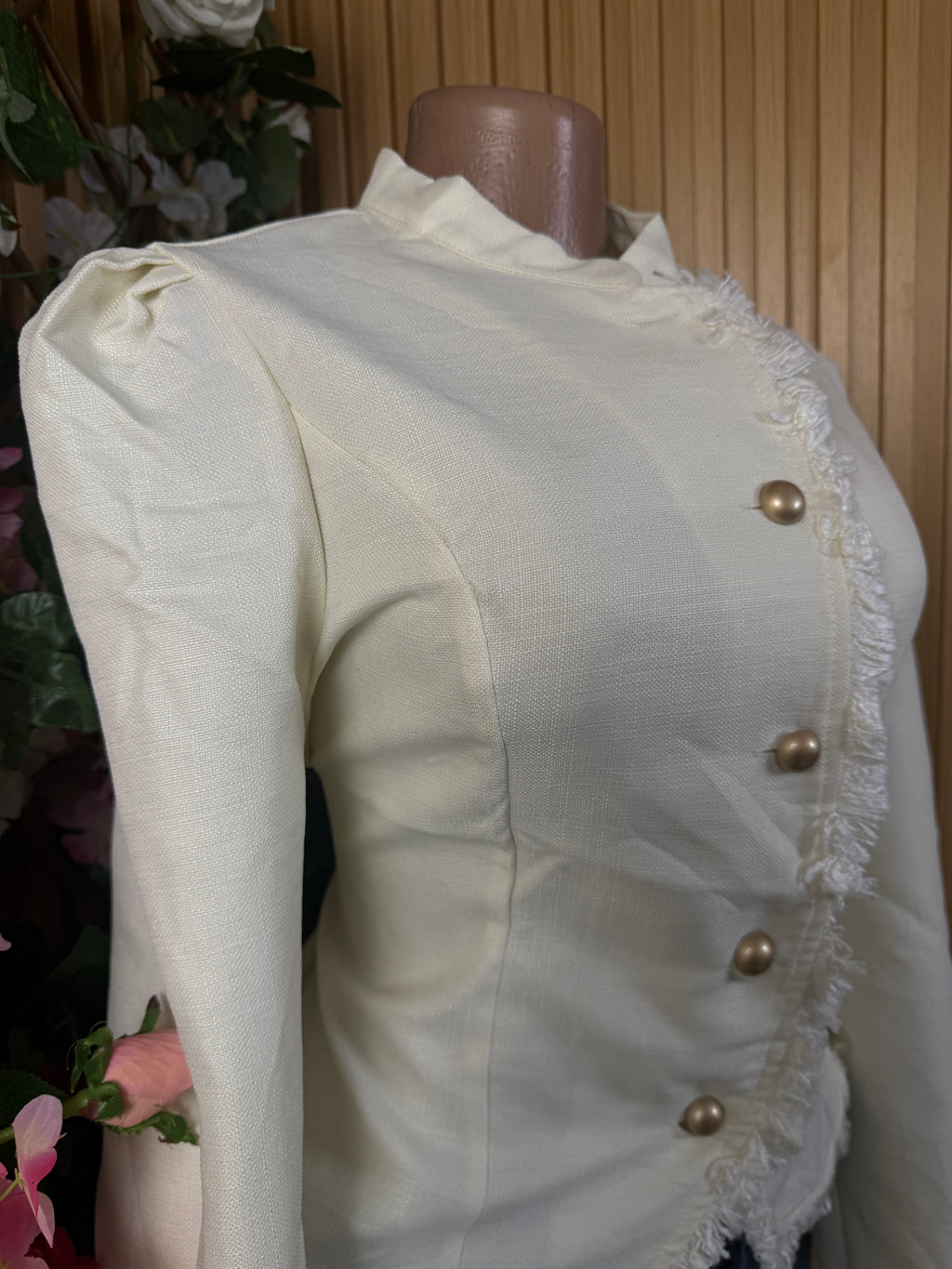 Veste blazer pour femme couleur beige à quatre boutons - Perluna Store