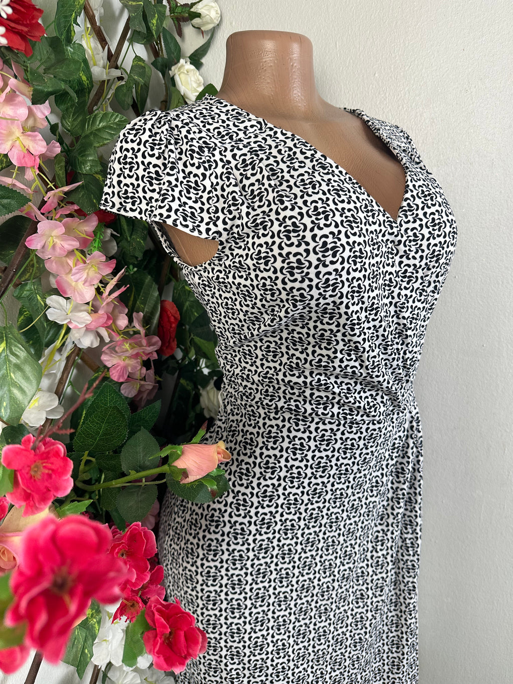 Robe évasée manche courtes colle V