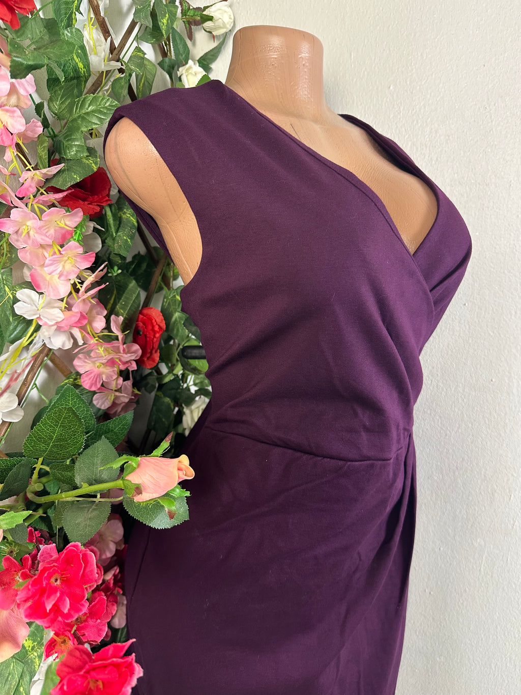 Robe moulante sans manches ceintré colle V - Perluna Store