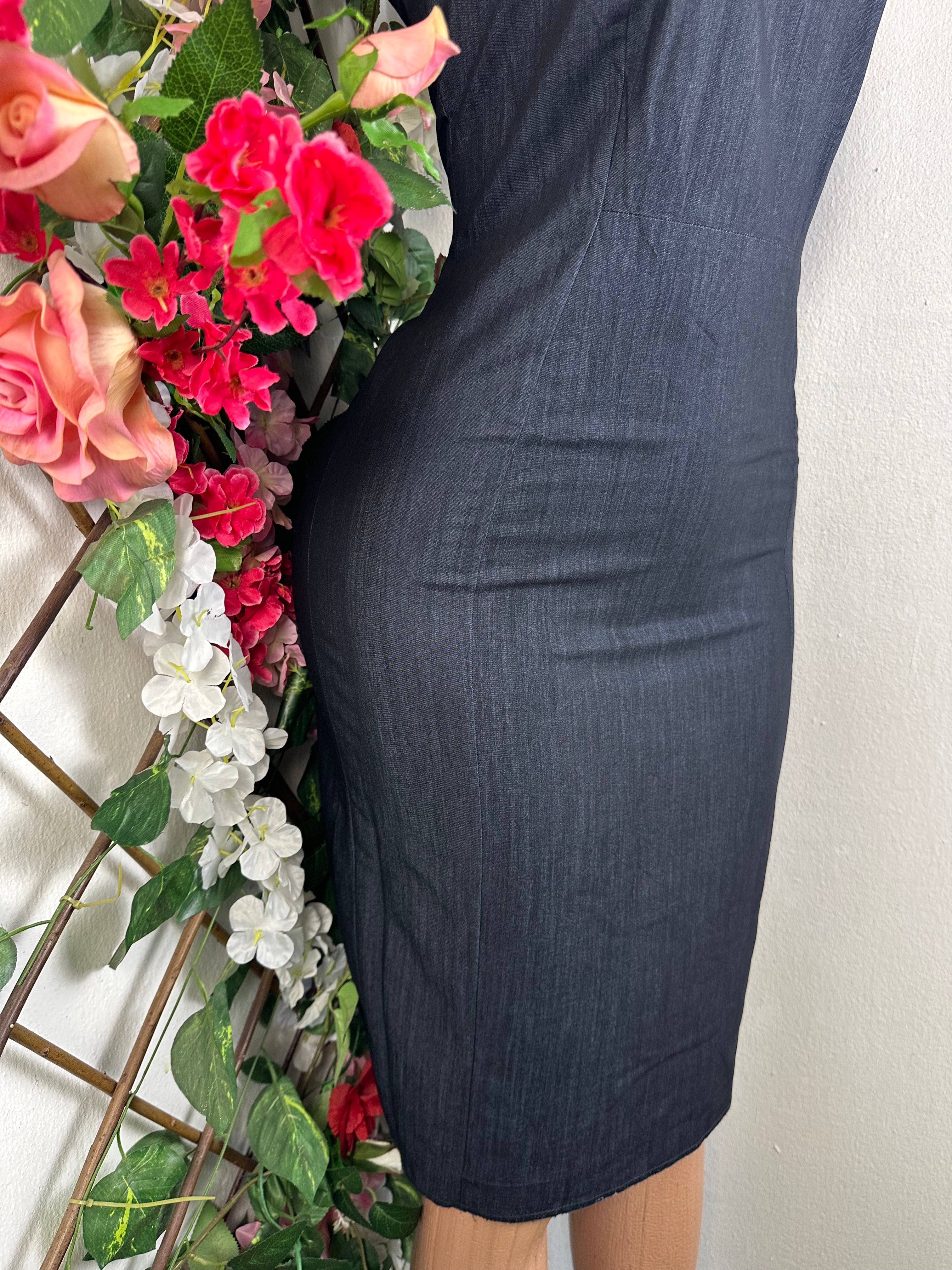 Robe moulante sans manches