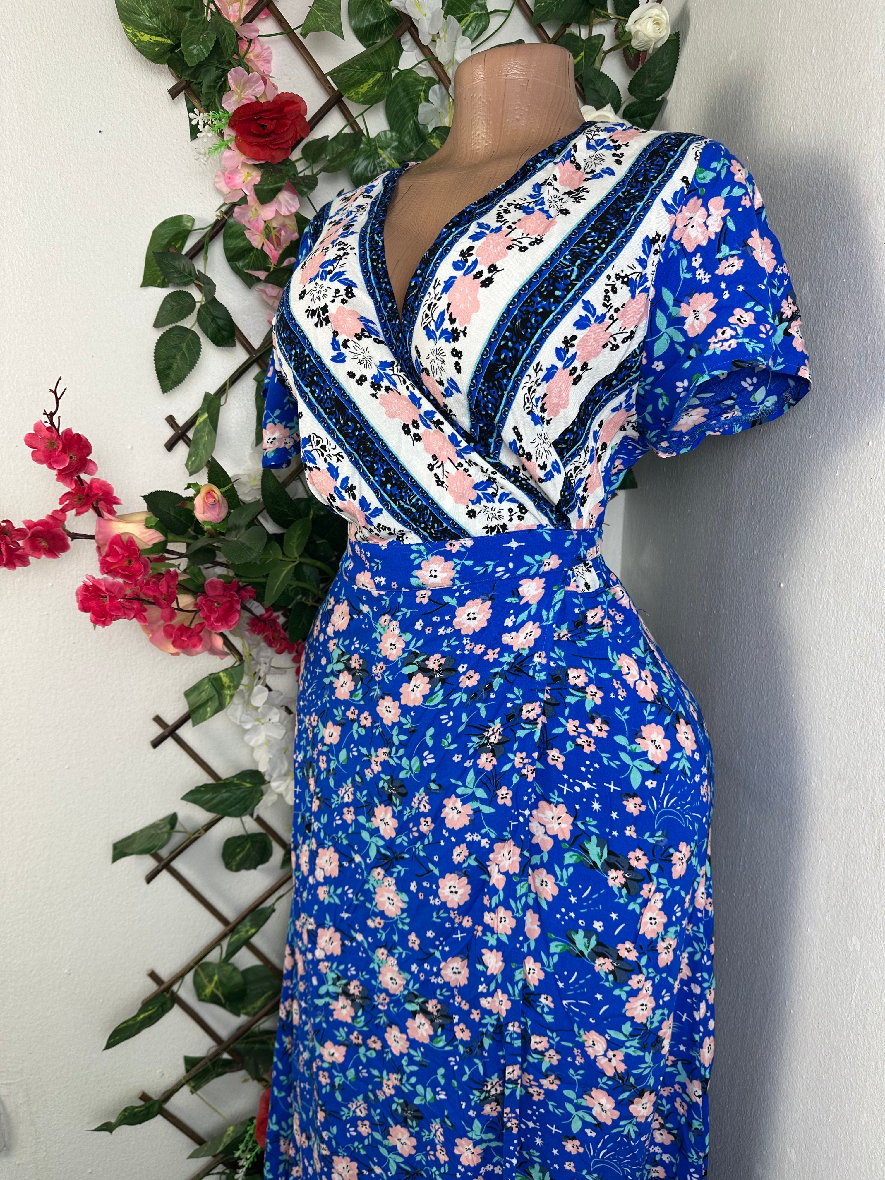 Robe évasée longue manches courtes