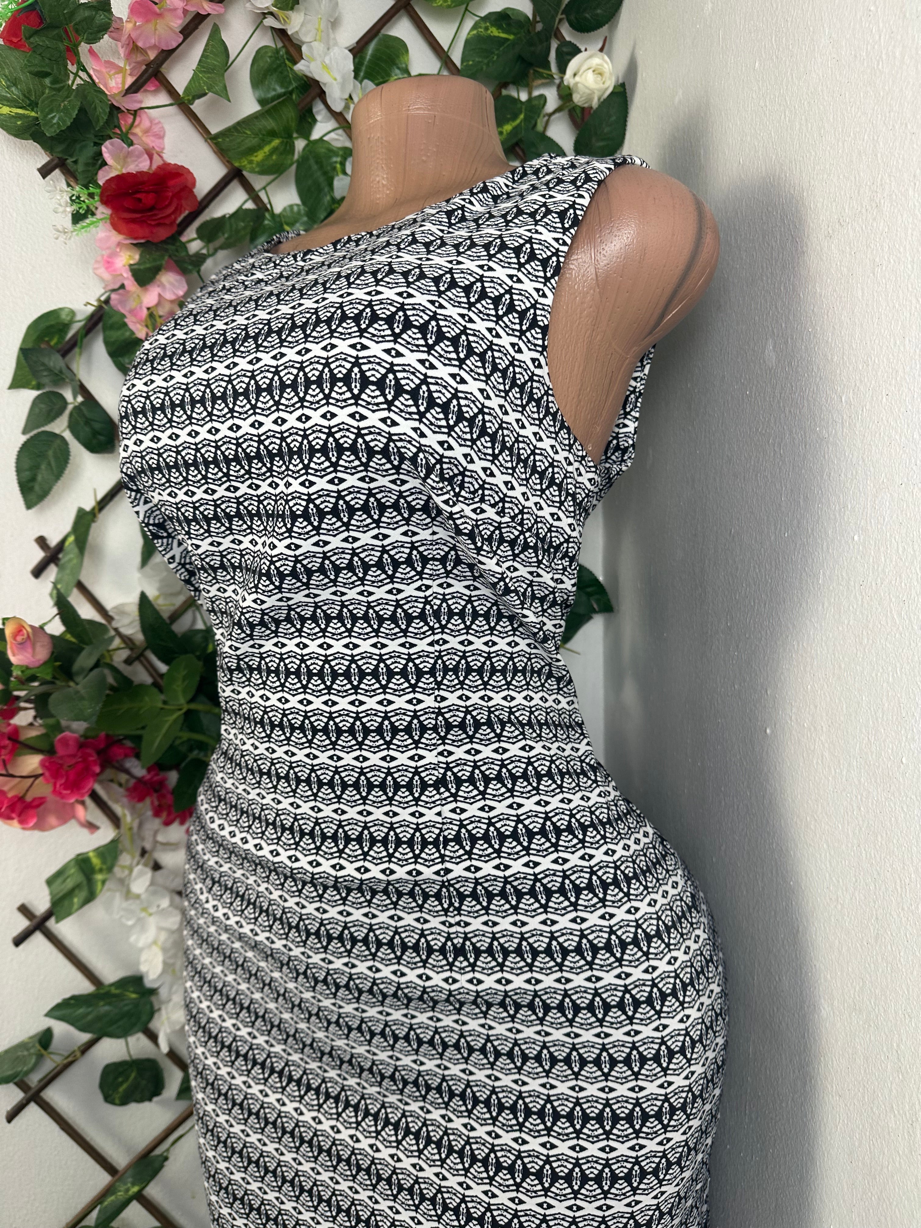 Robe moulante sans manches drapée