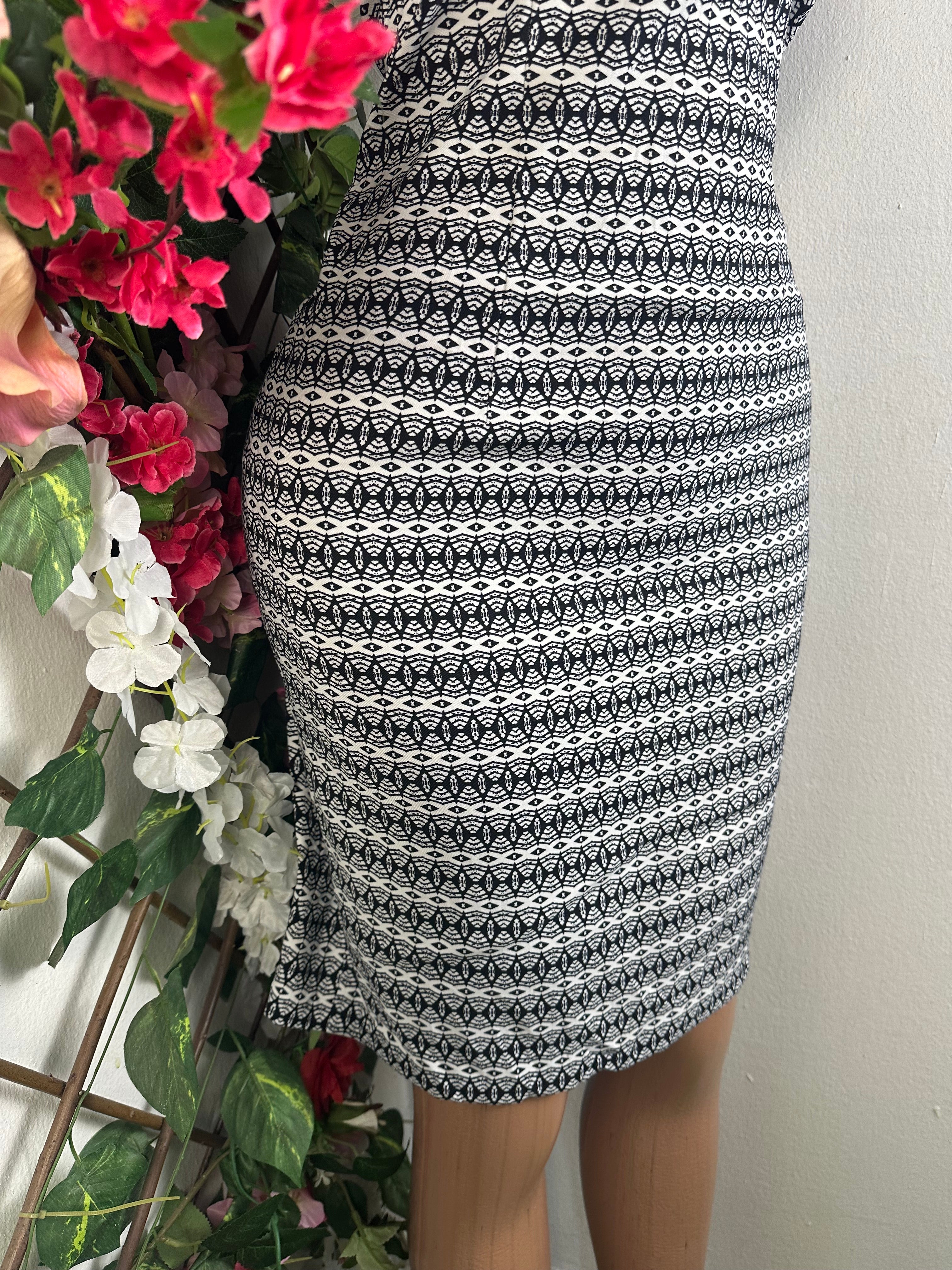 Robe moulante sans manches drapée