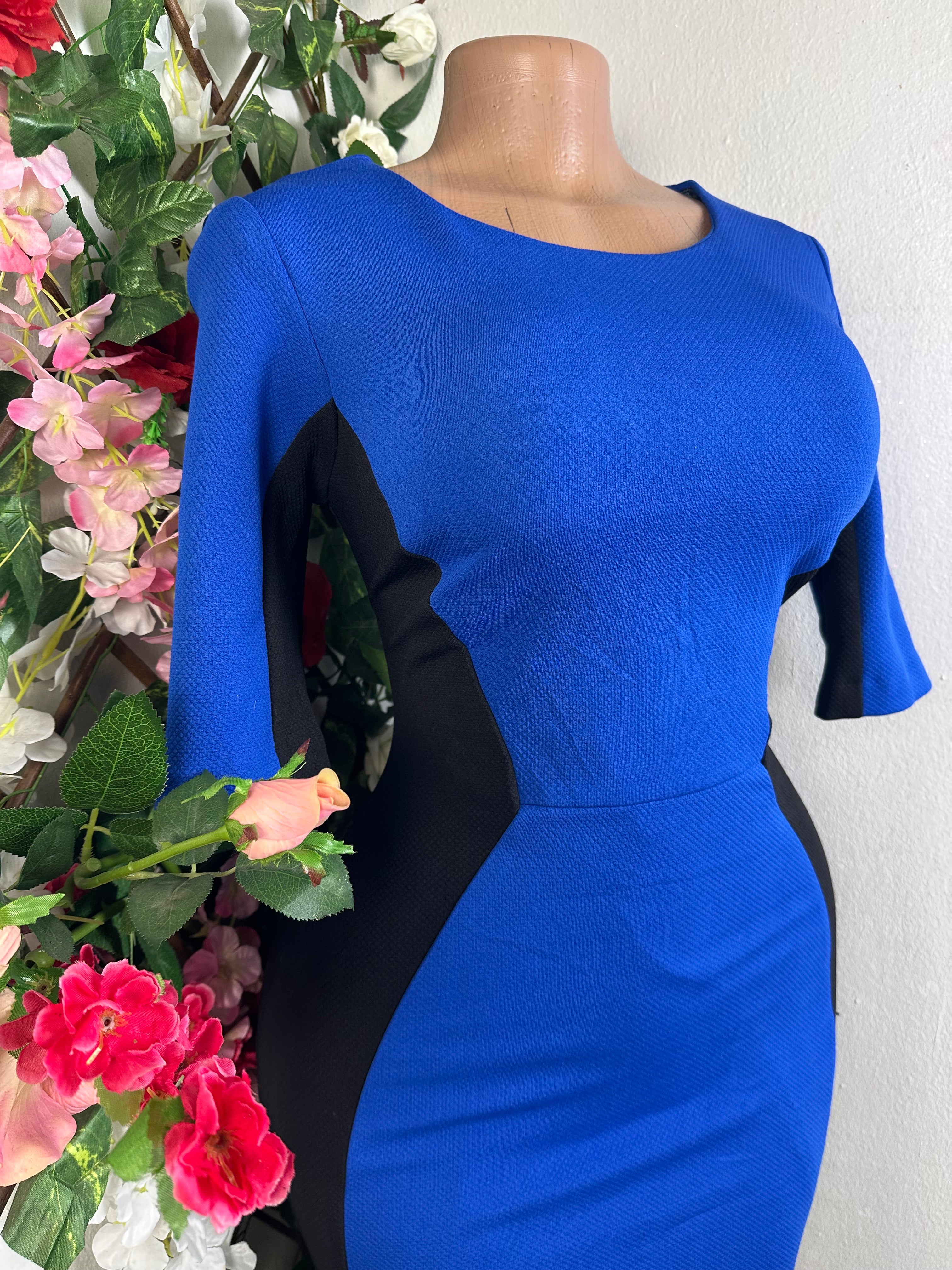 Robe moulante manches 3/4 plisée colle ronde