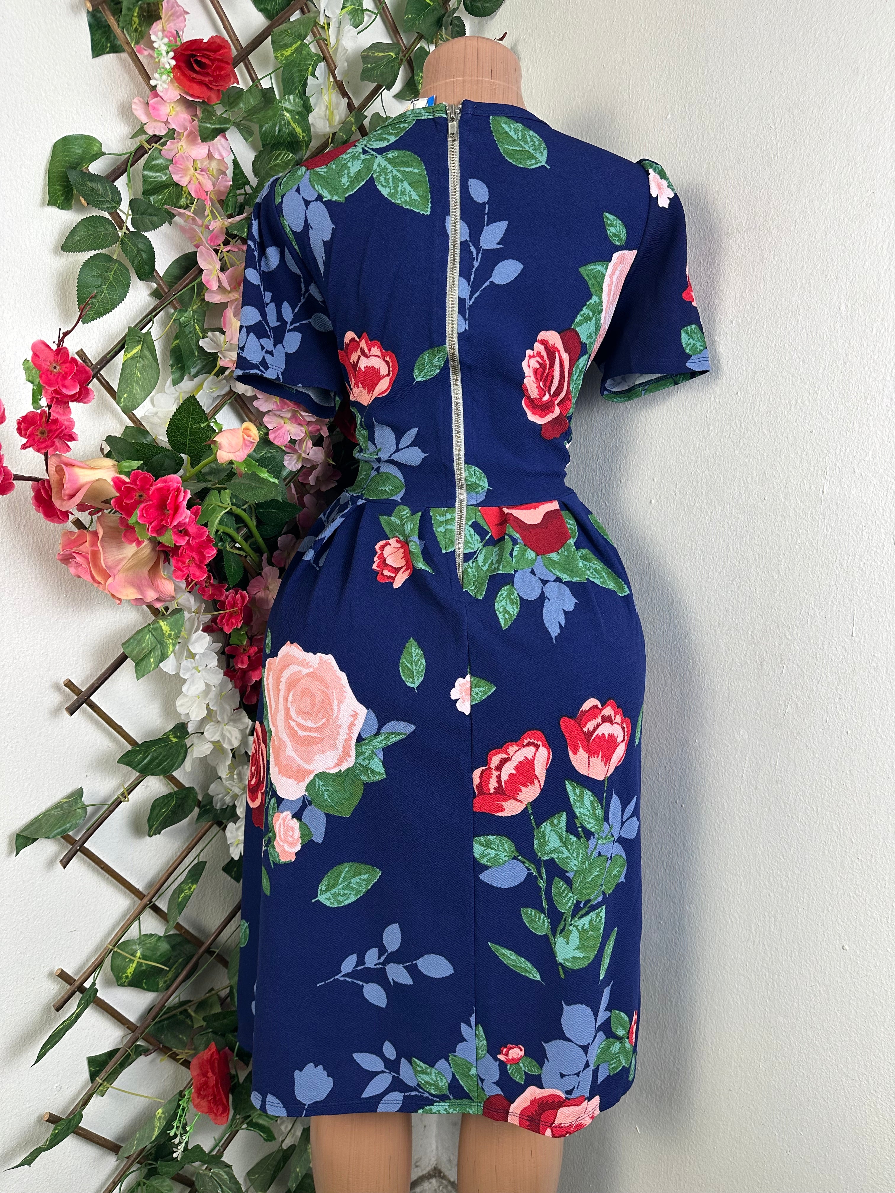 Robe évasée  manches courtes décolletée