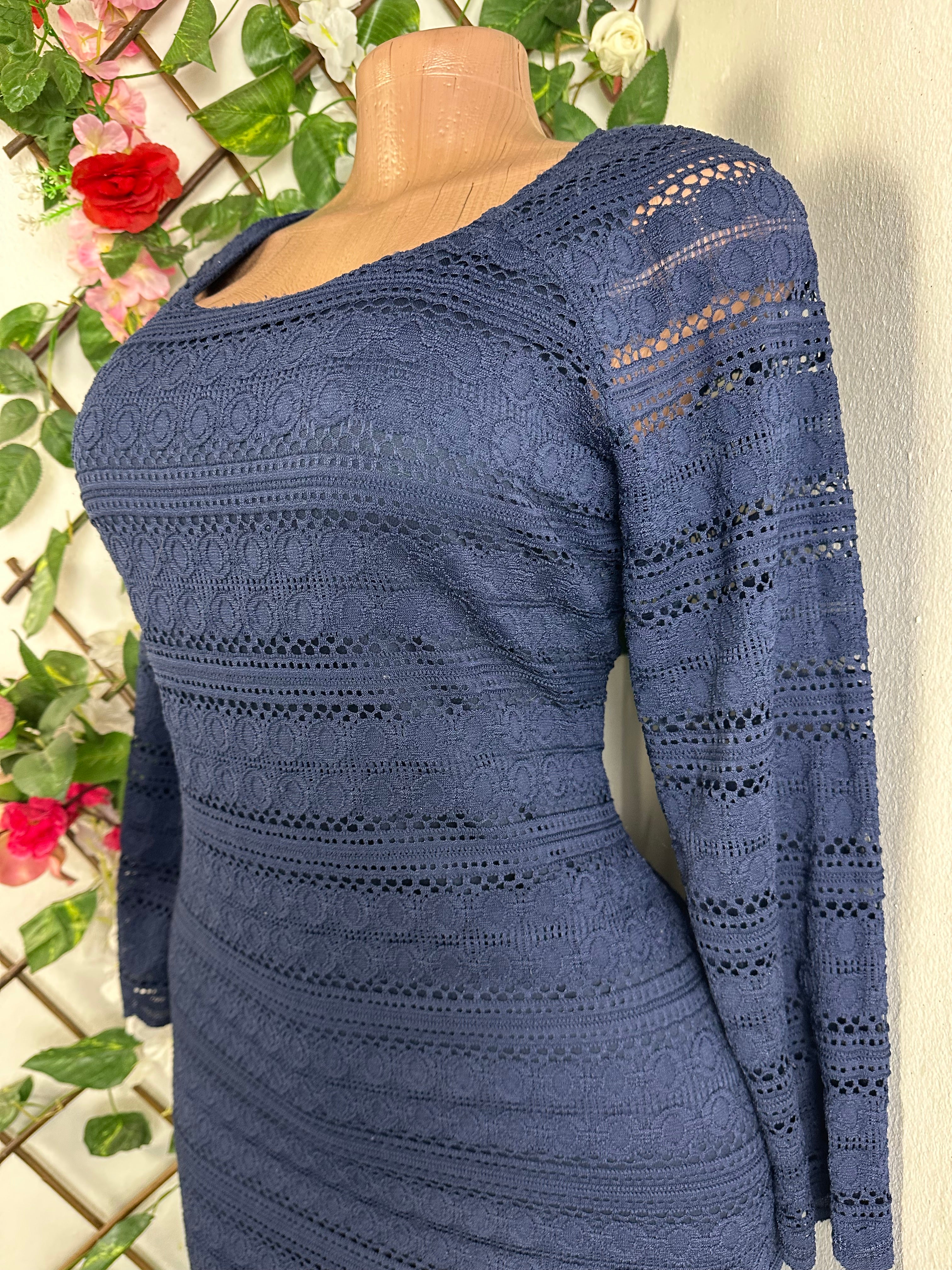 Robe moulante manches longues imprimée dentelle