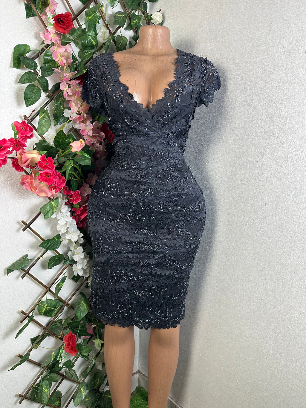 Robe moulante manches courtes imprimée dentelle