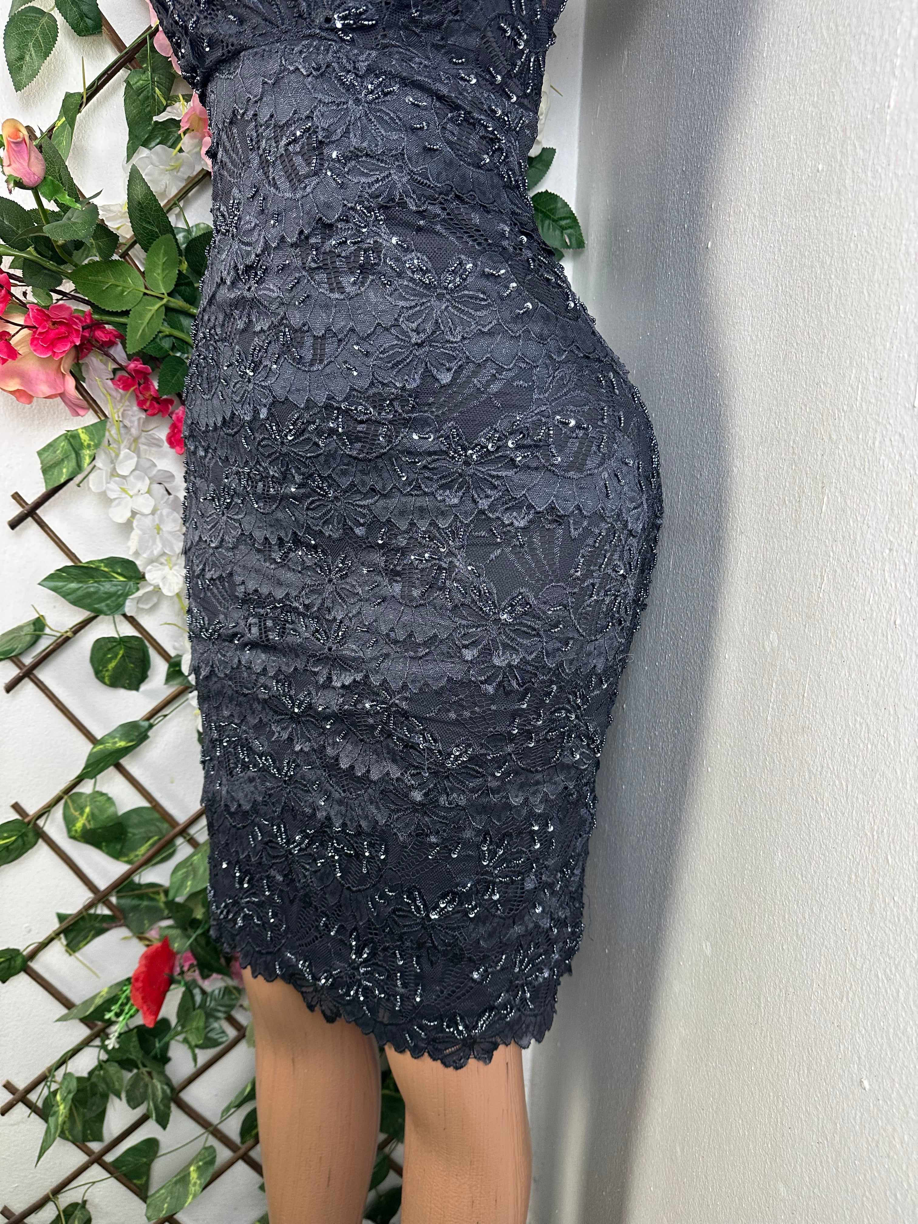 Robe moulante manches courtes imprimée dentelle