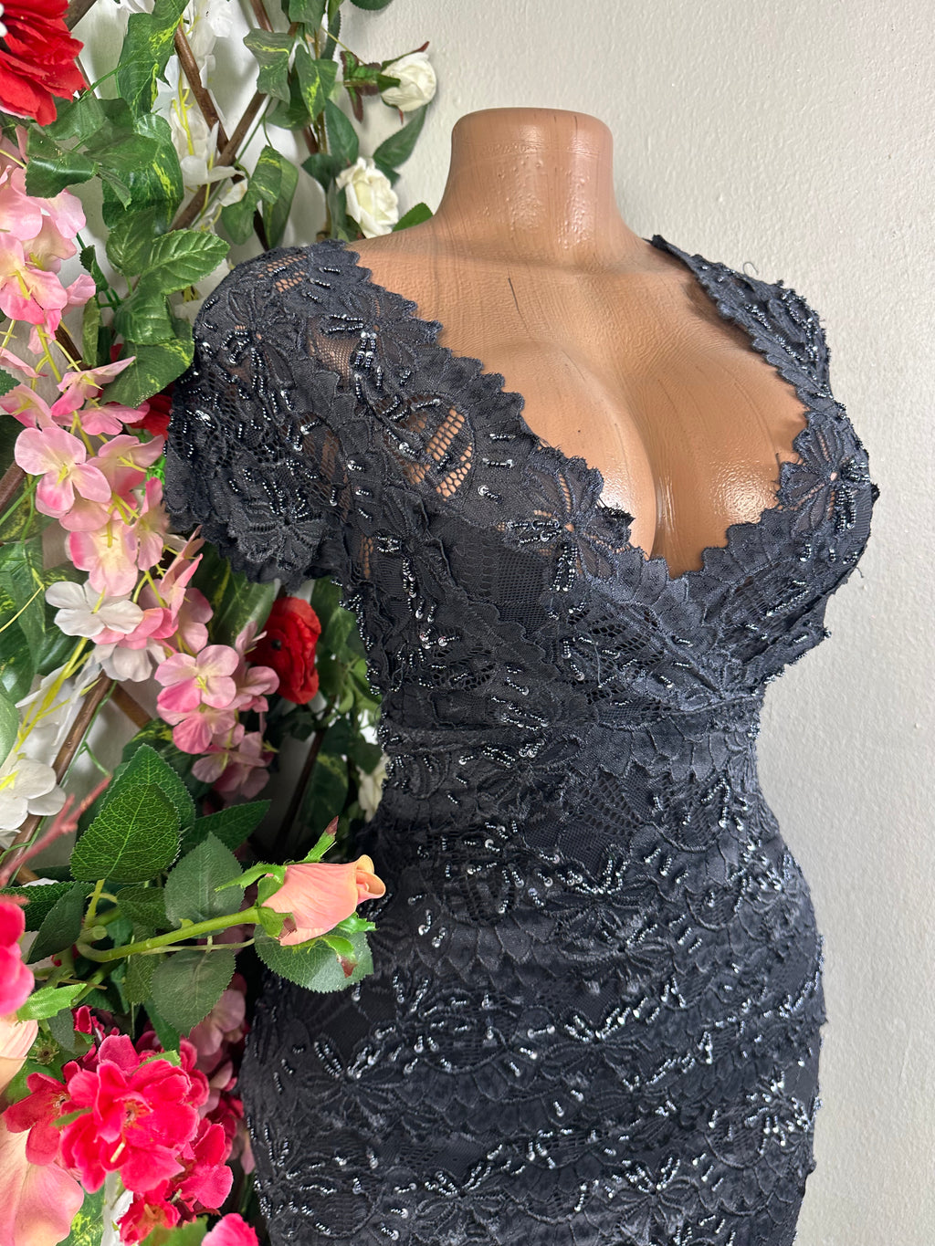 Robe moulante manches courtes imprimée dentelle