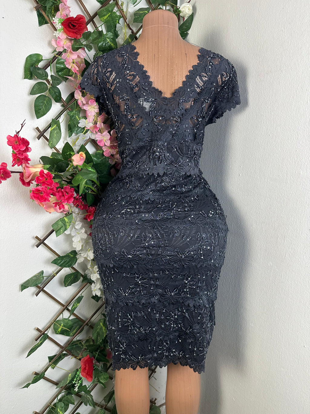 Robe moulante manches courtes imprimée dentelle