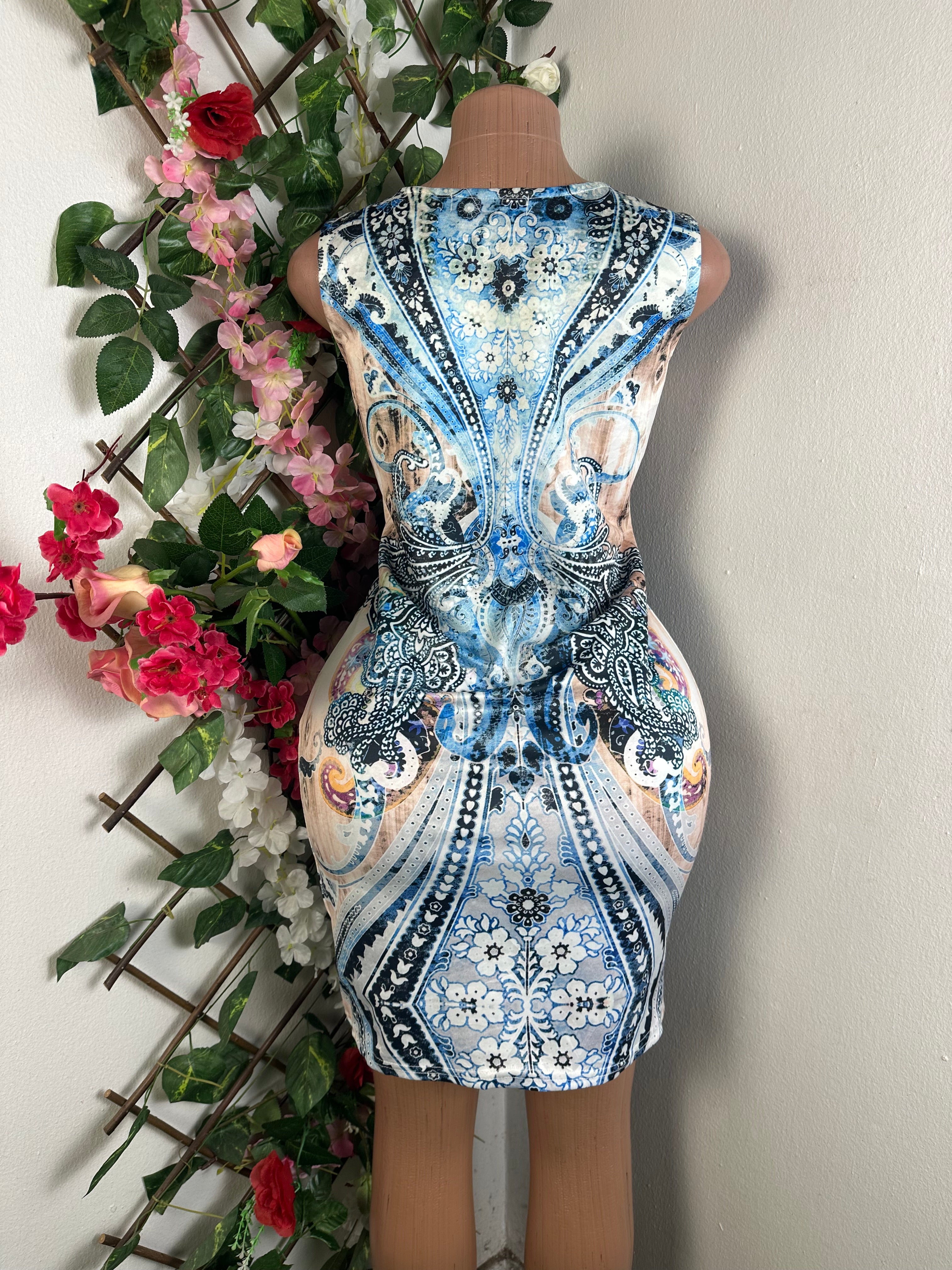 Robe moulante  sans manches drapée