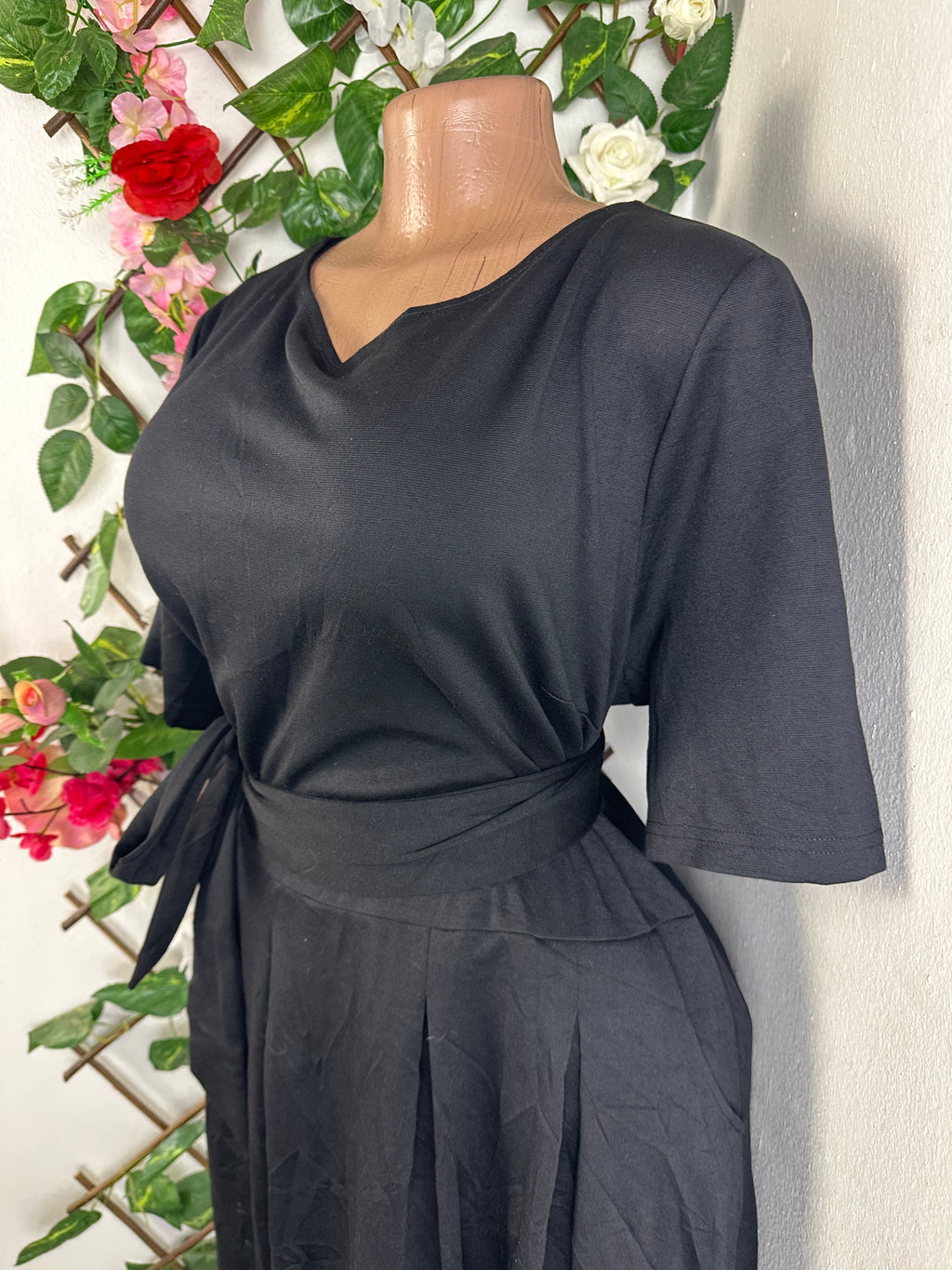 Robe évasée manches courtes décolletée