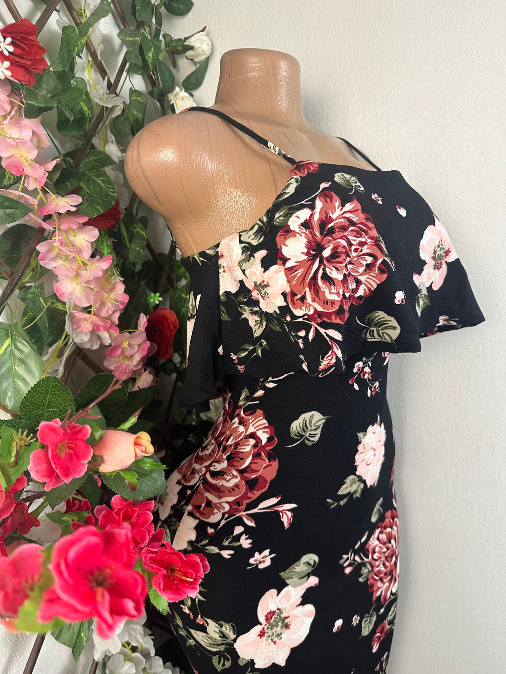 Robe moulanteà fine bretelles imprimée fleurie