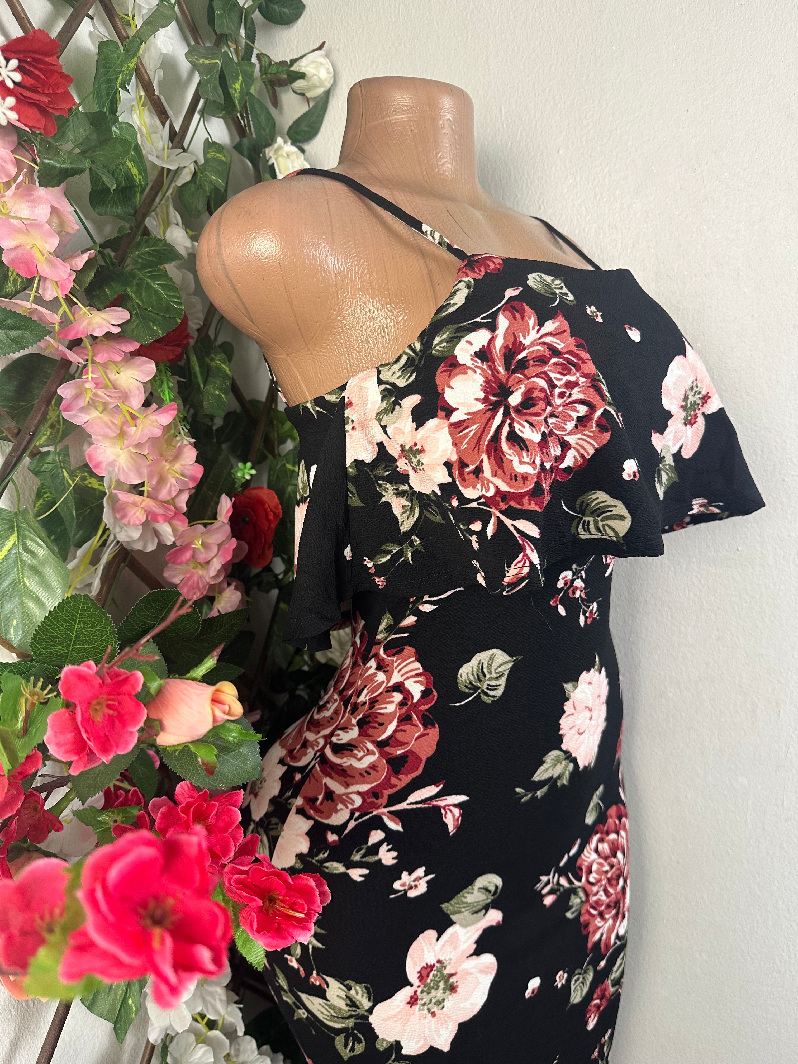 Robe moulanteà fine bretelles imprimée fleurie