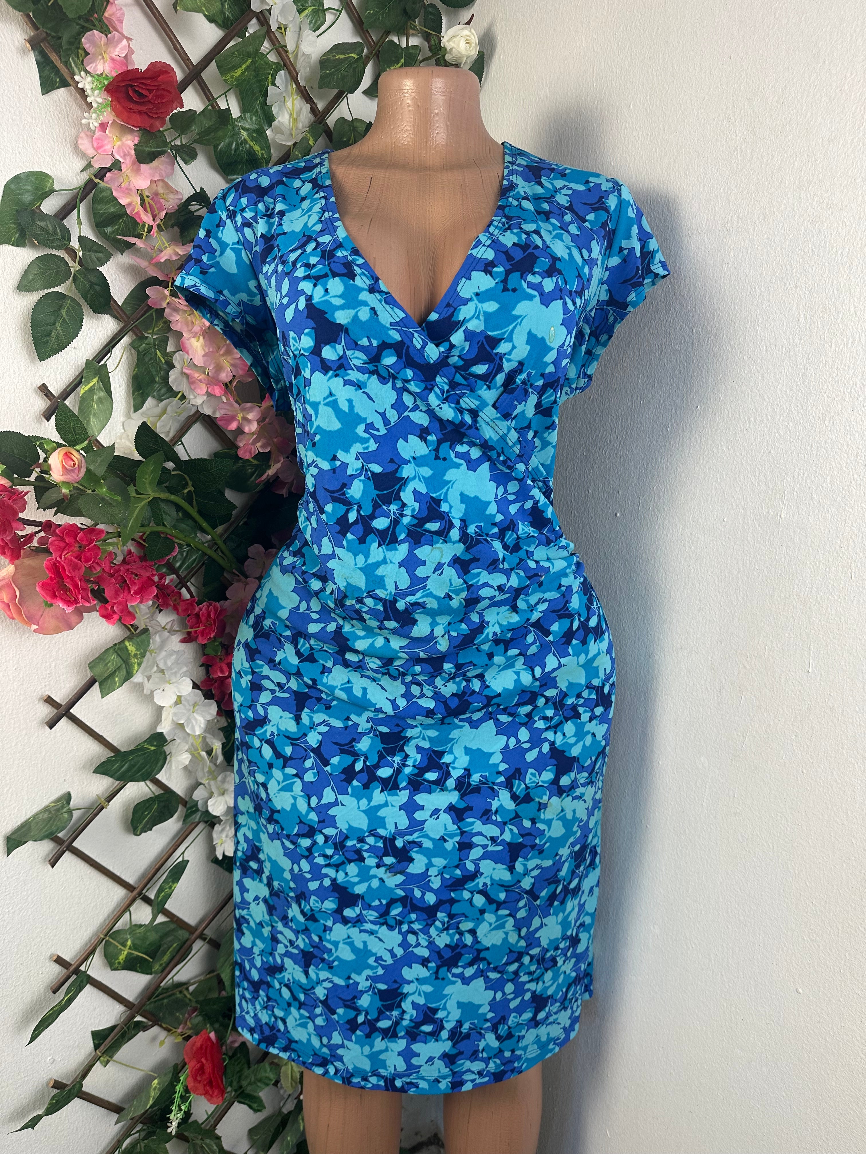 Robe élegante manches courtes col V