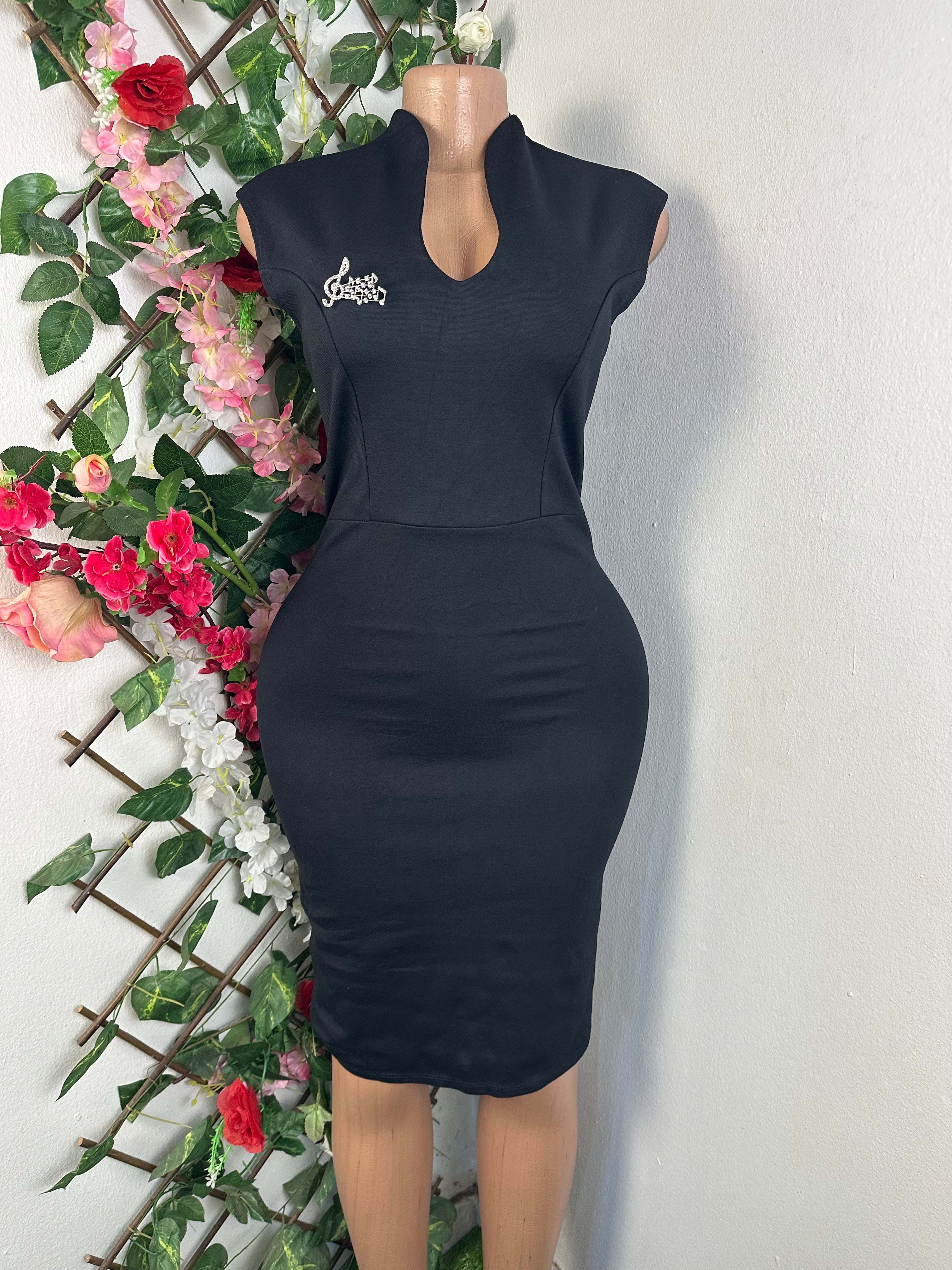 Robe moulante sans manches décollectée