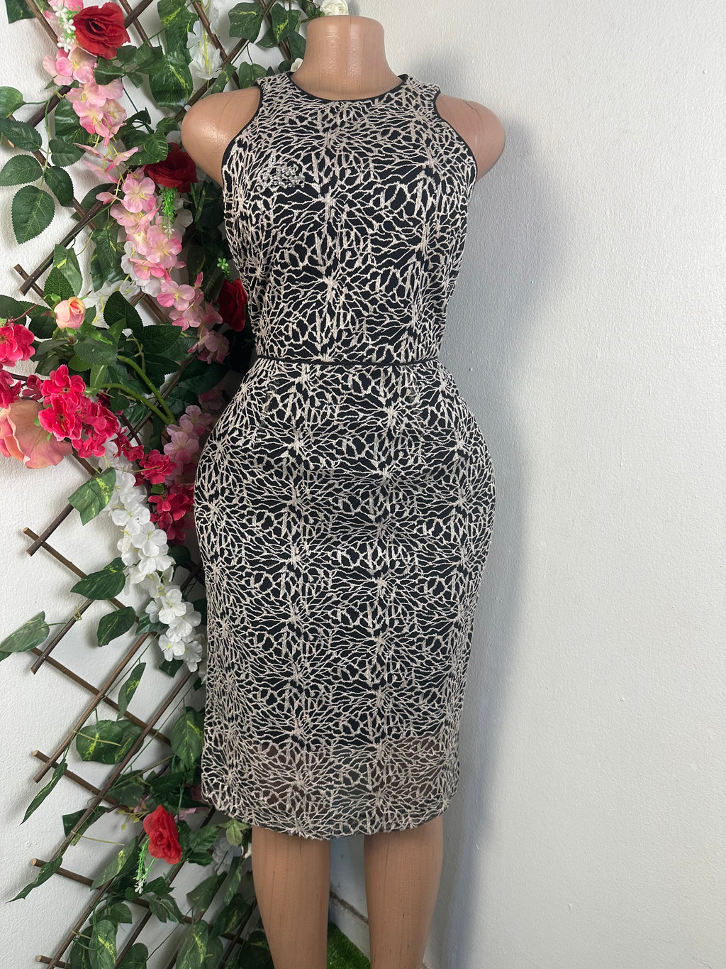 Robe moulante sans manches drapée