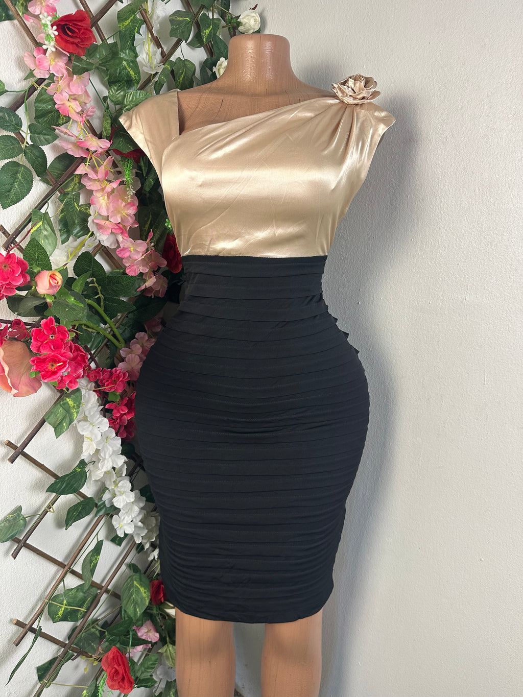 Robe moulante sans manches dénudée