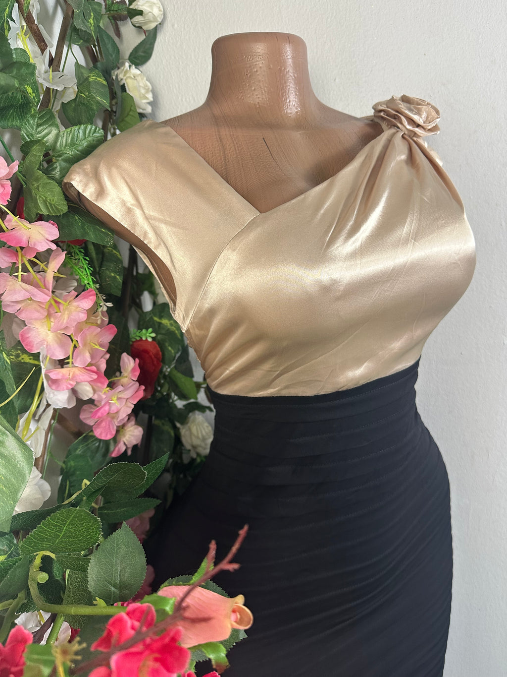 Robe moulante sans manches dénudée