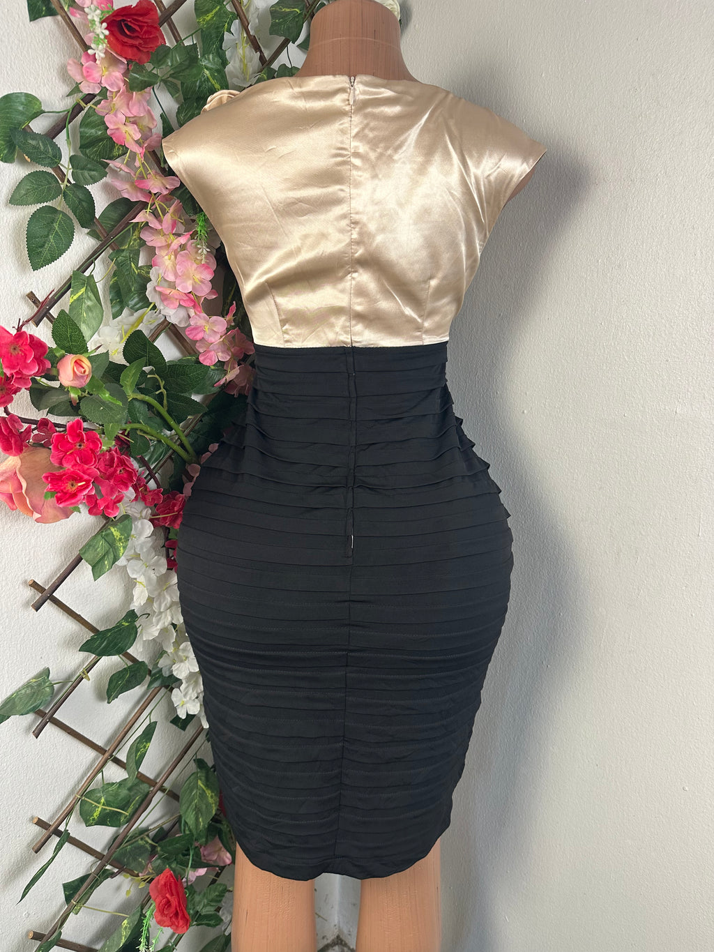 Robe moulante sans manches dénudée