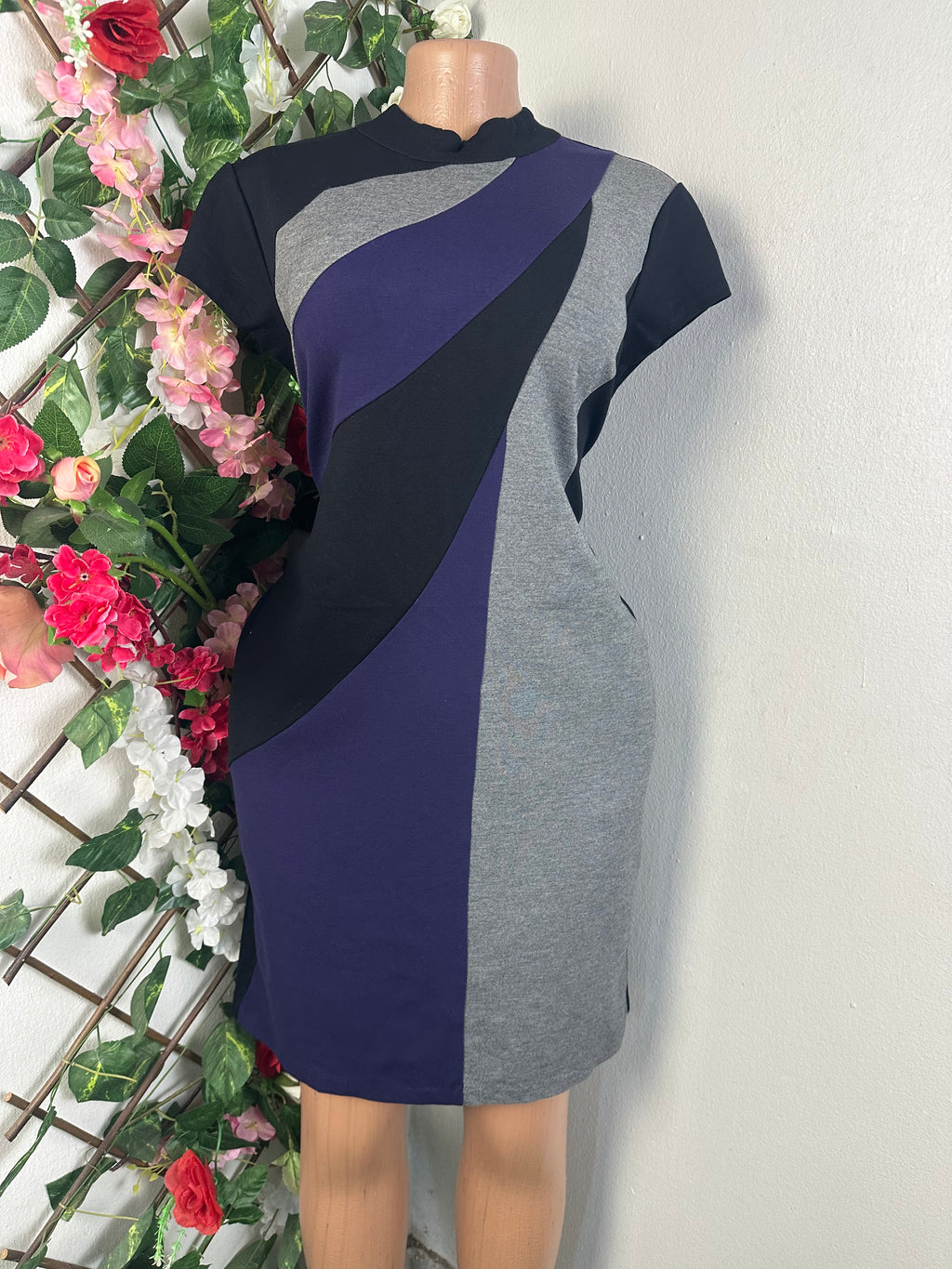 Robe droite ssans  manches drapée