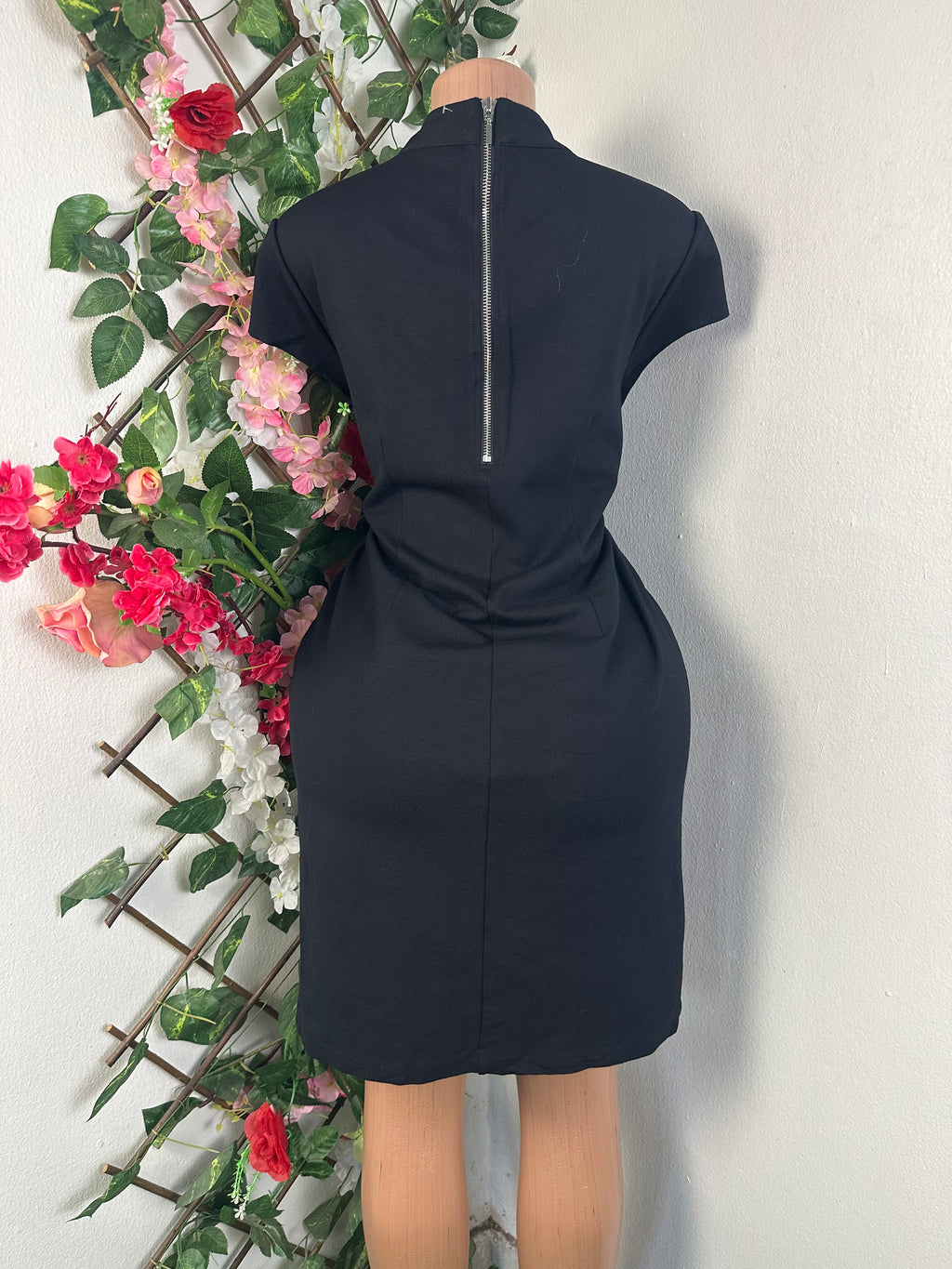 Robe droite ssans  manches drapée