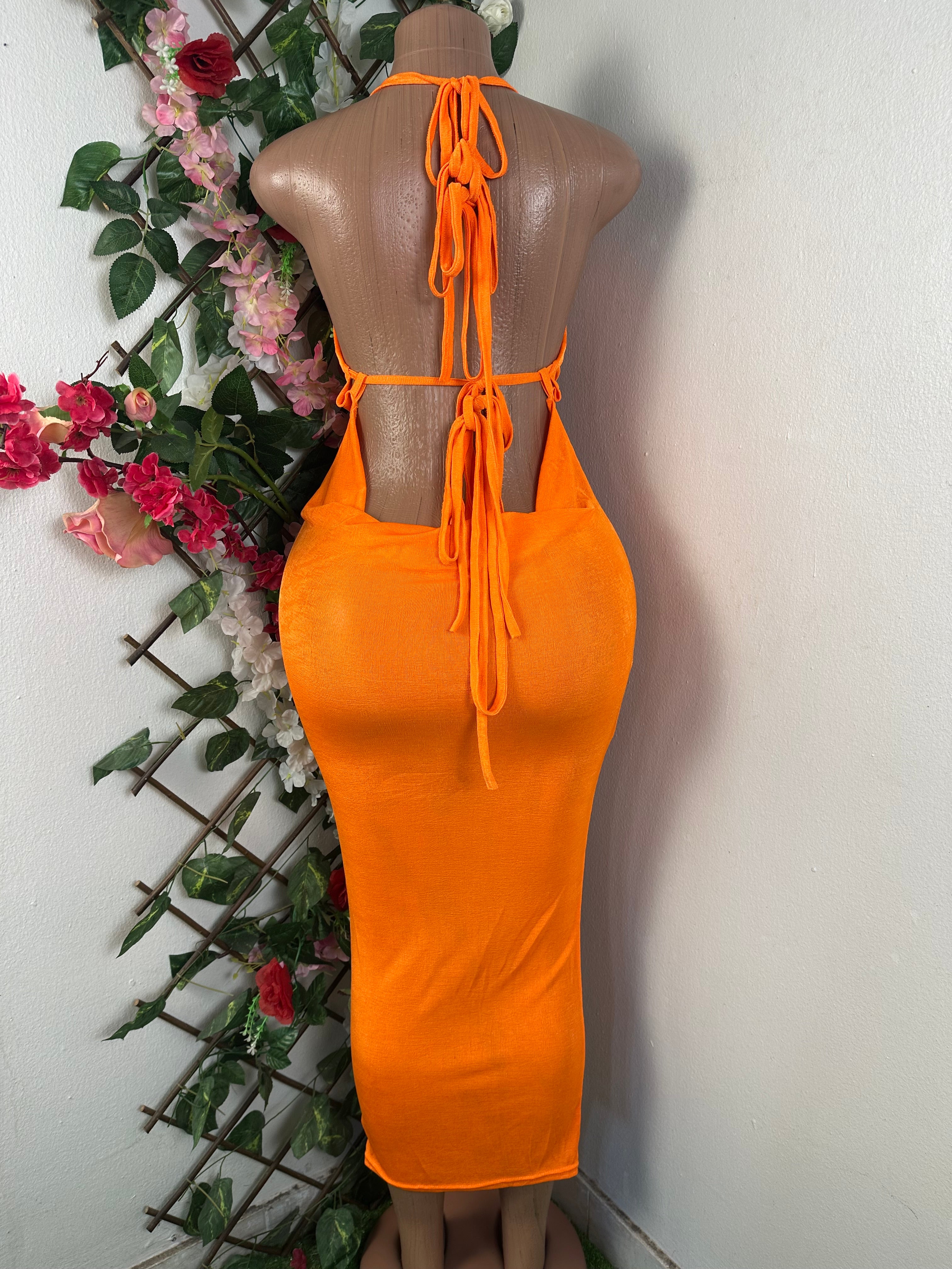 Robe moulante à fine bretelles dos-nu