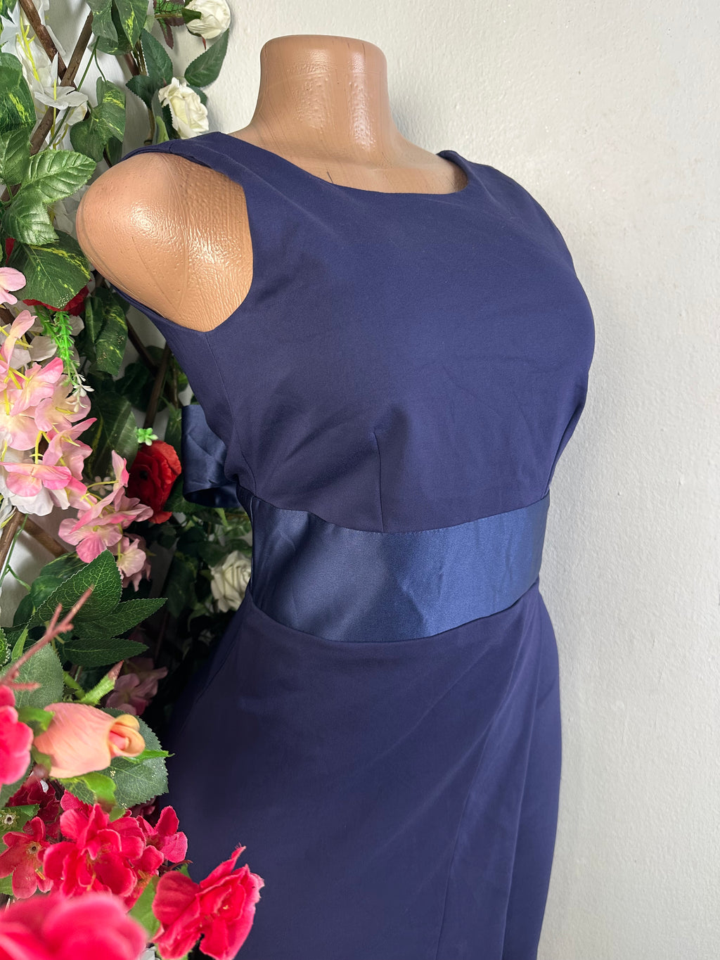 Robe moulante sans manches dons-nu