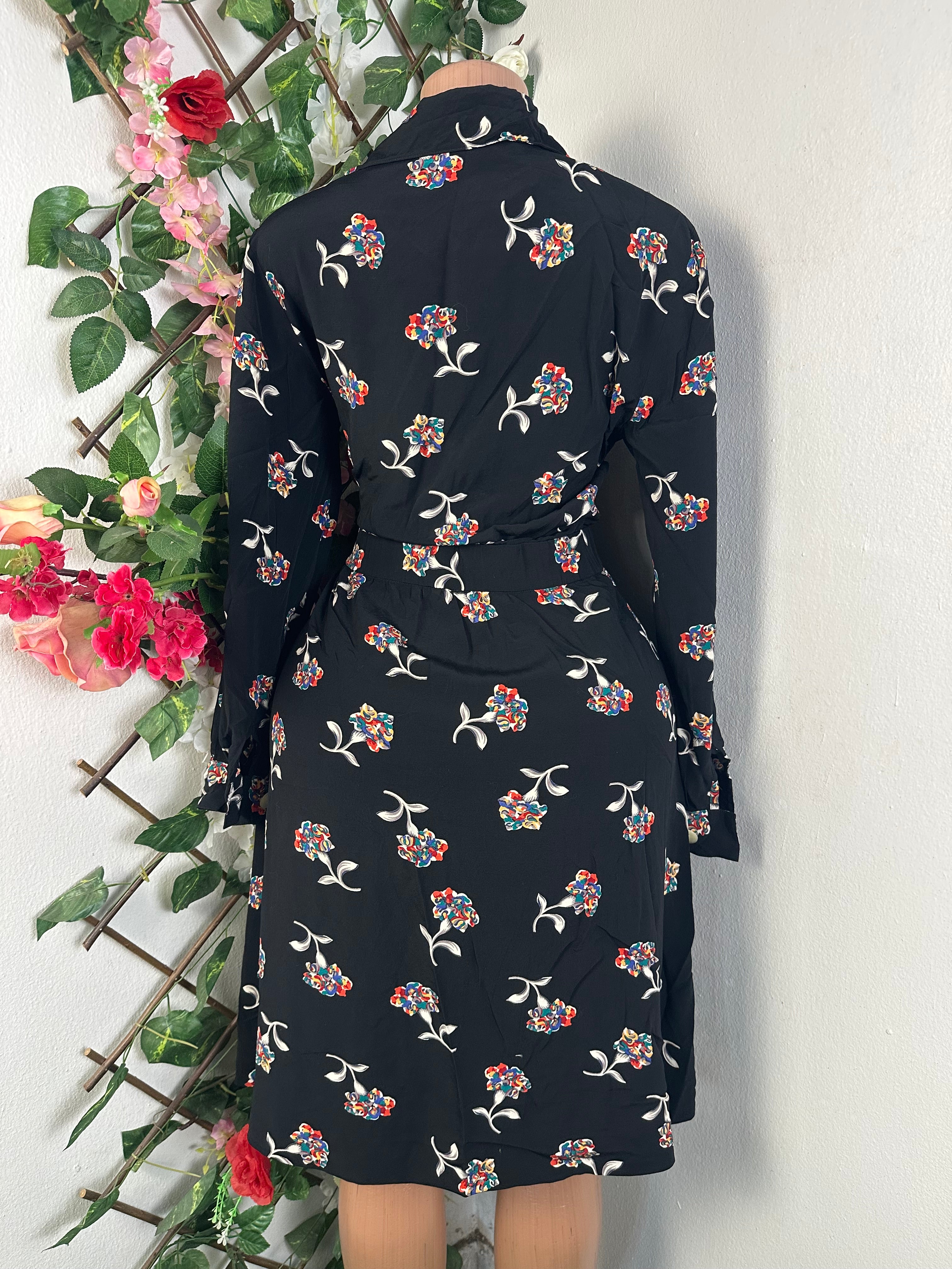 Robe évasée  manches longue décollectée V