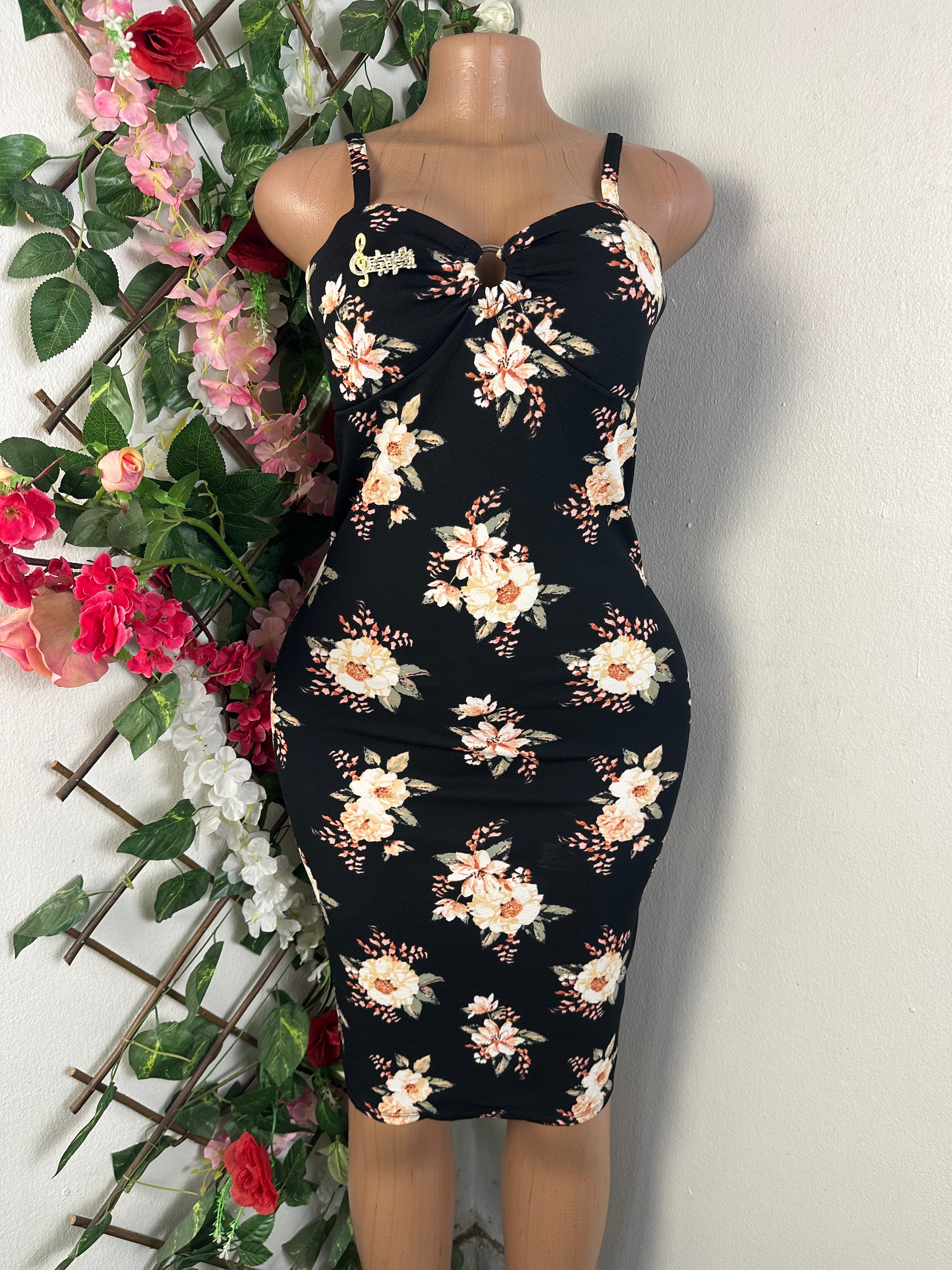 Robe moulante à fine bretelle décollectée