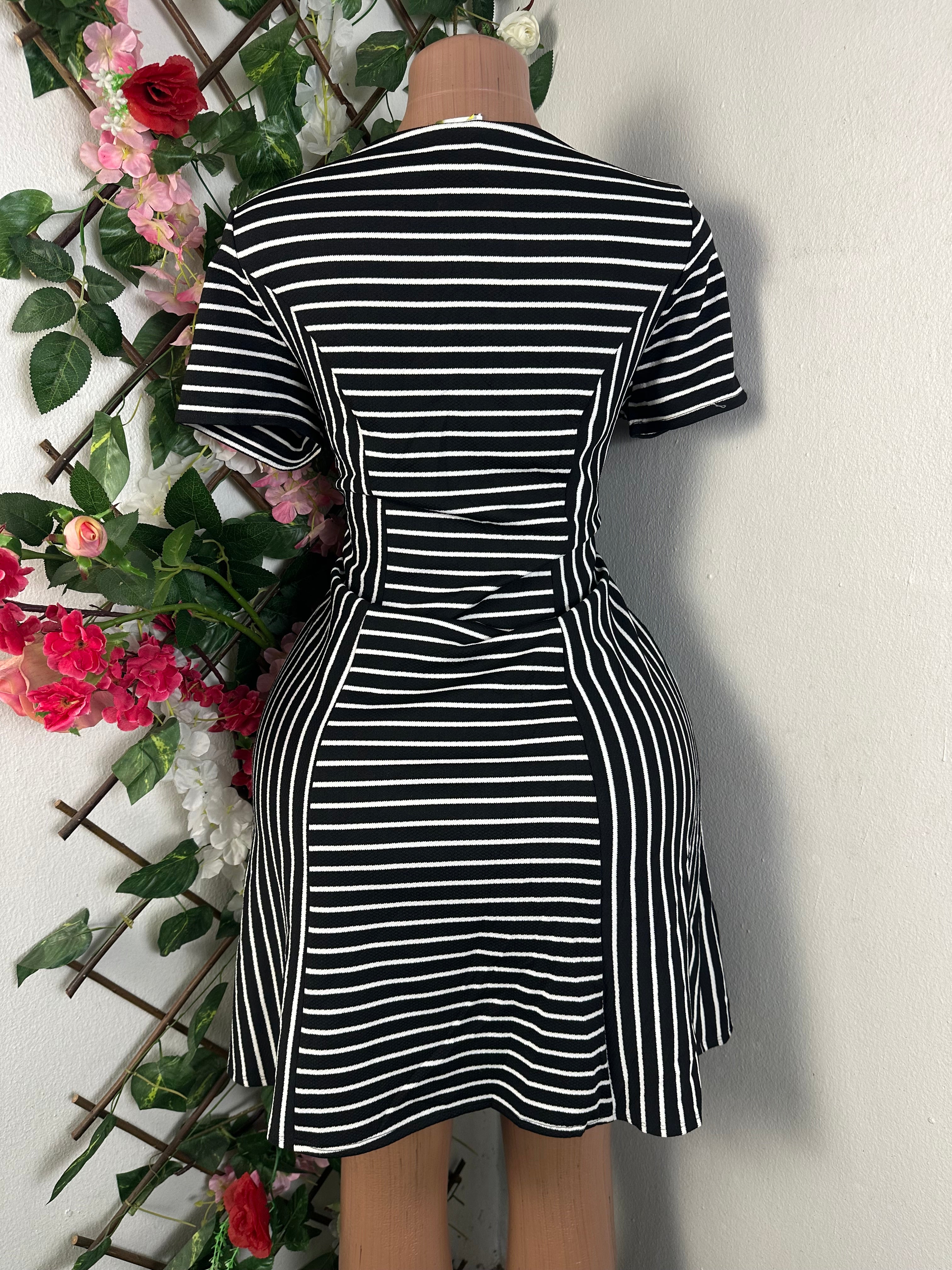 Robe élengante droite manches courtes