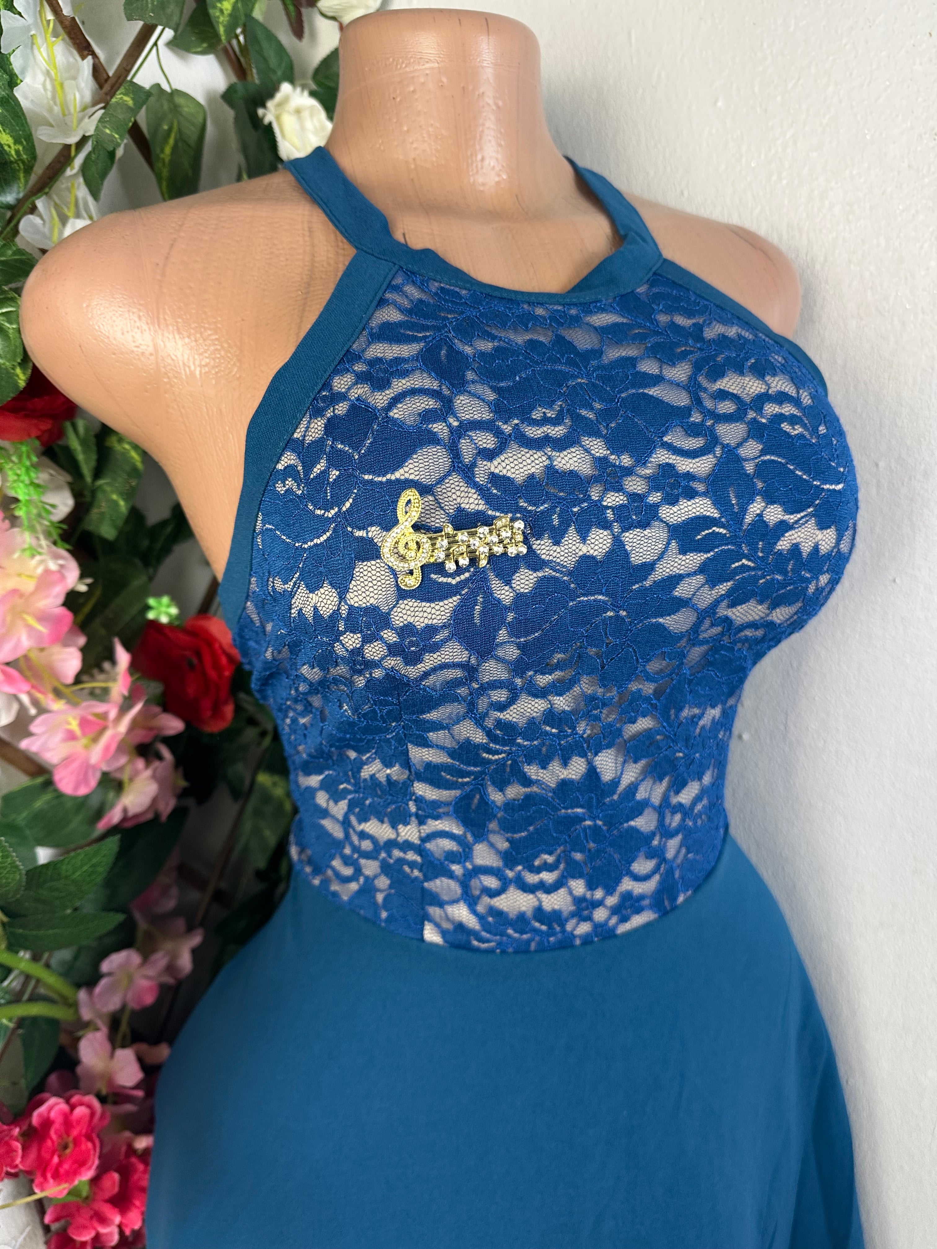 Robe évasée sans manches dénudée