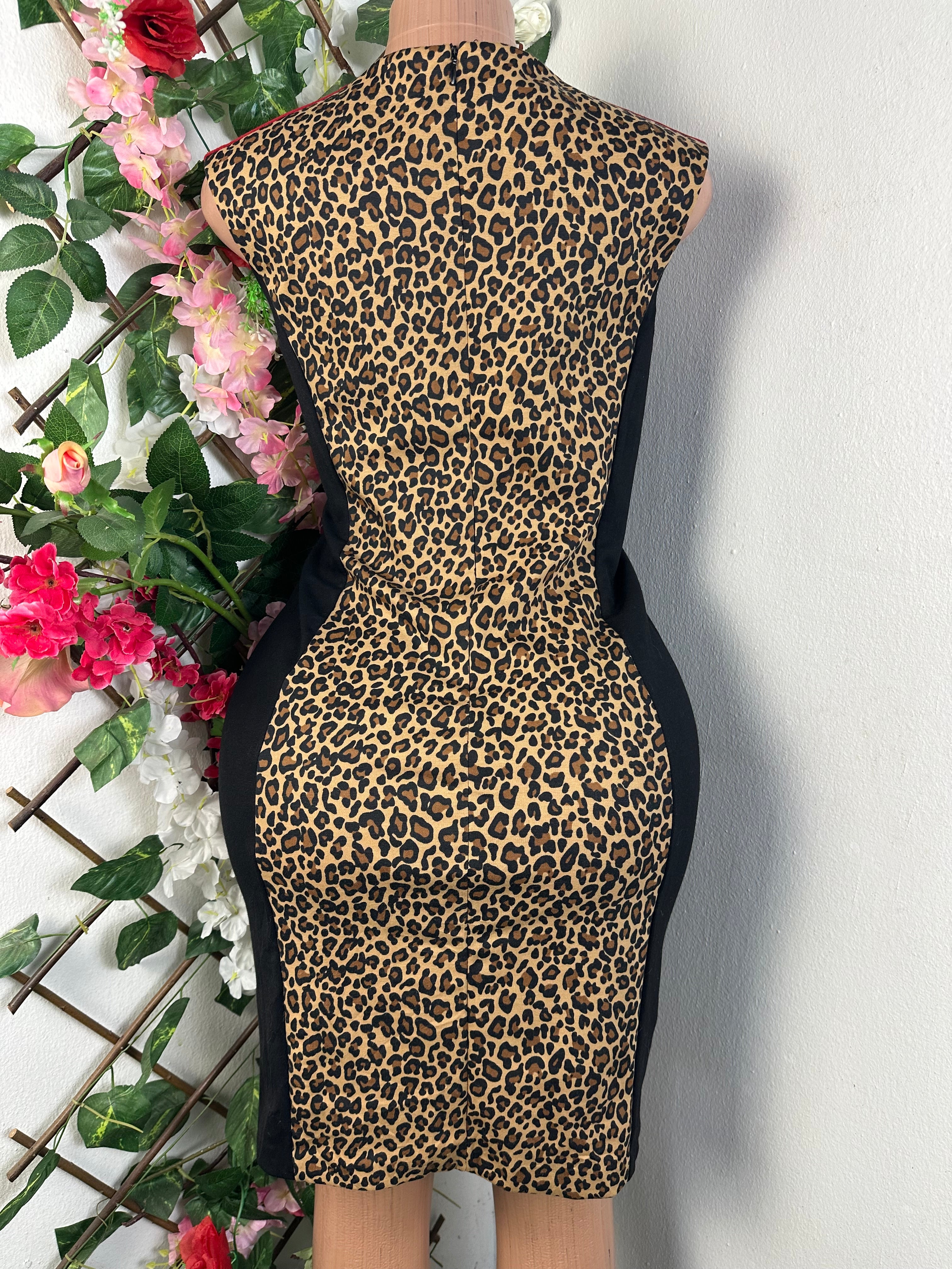 Robe moulante sans manches imprimée animal