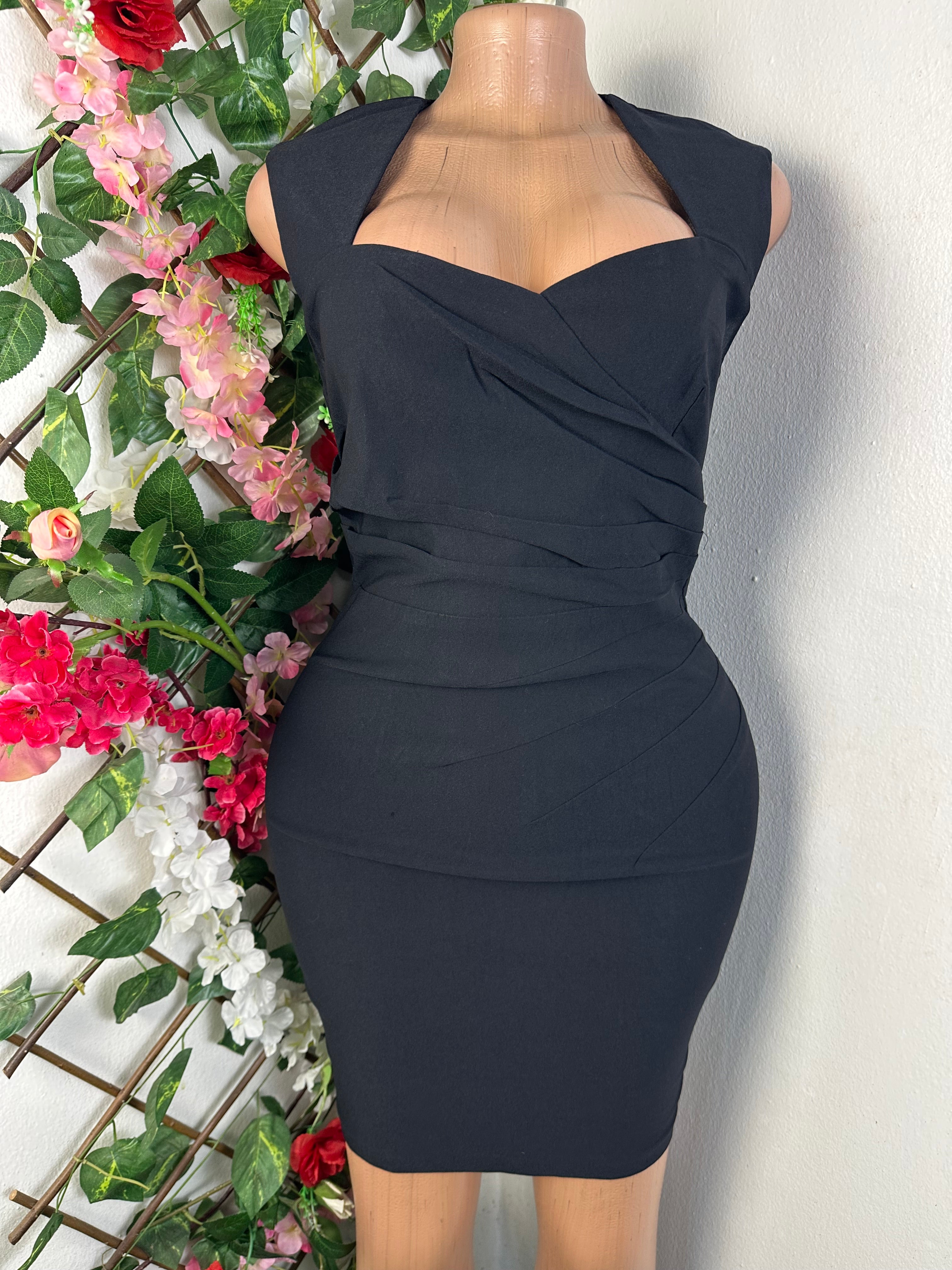 Robe moulante sans manches décollectée