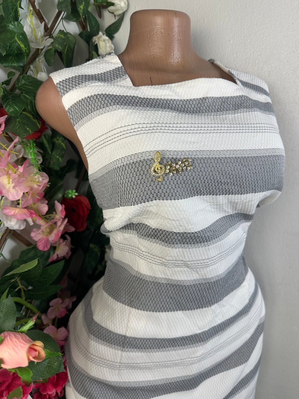 Robe moulante sans manches drapée