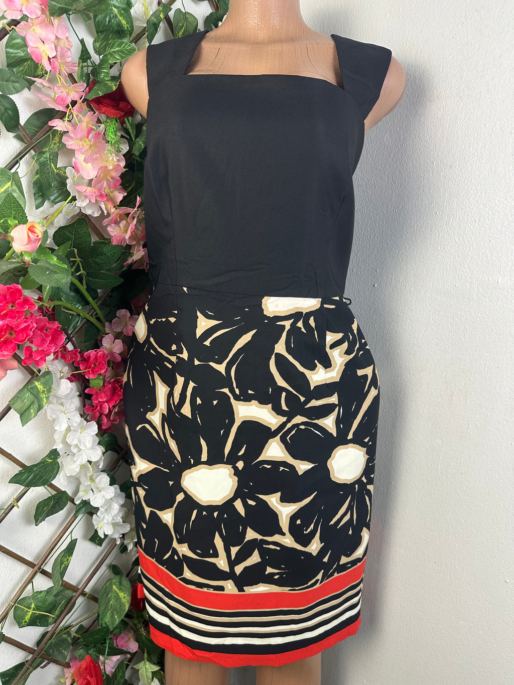 Robe évasée manches longues col carré