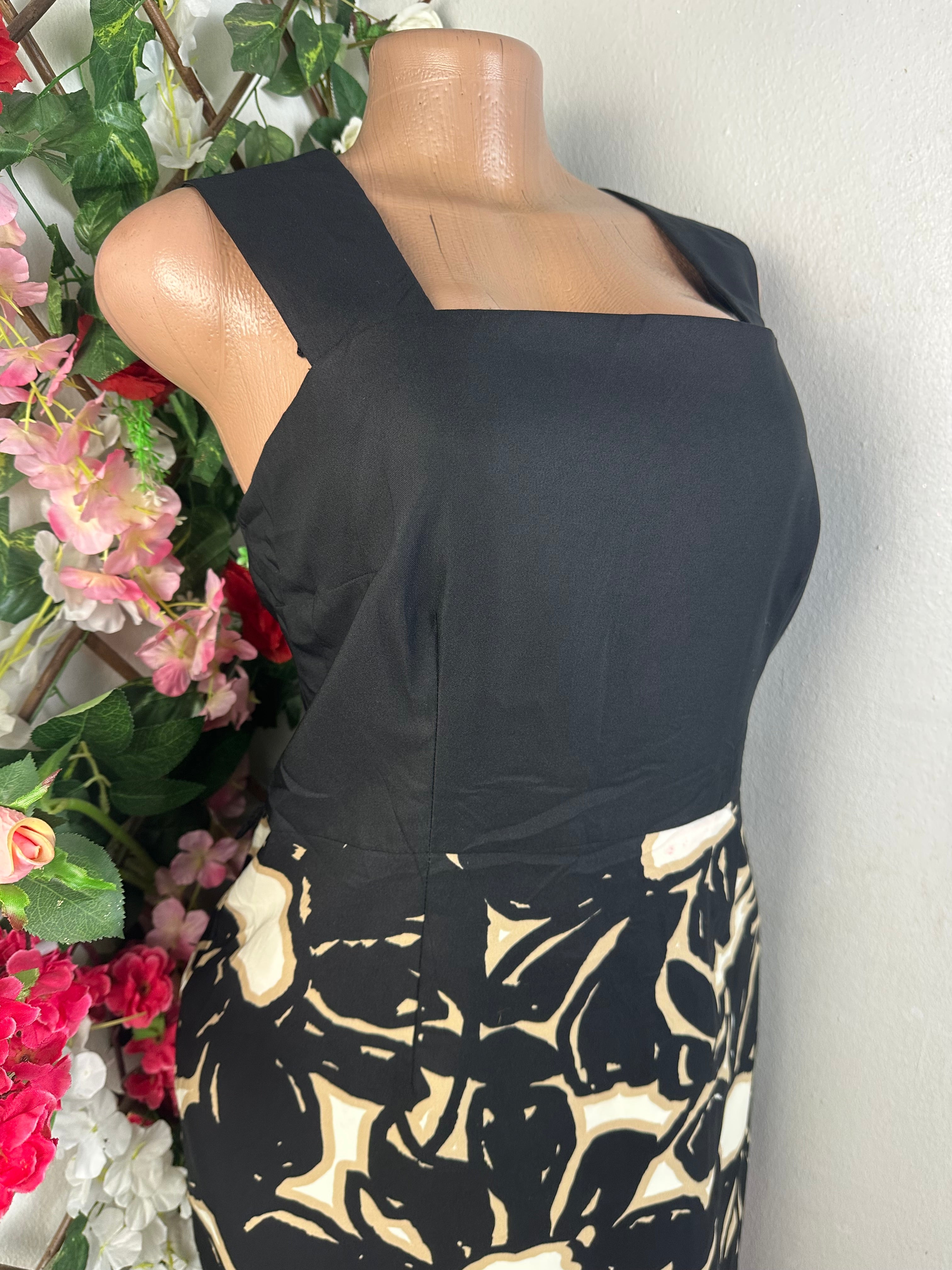 Robe évasée manches longues col carré