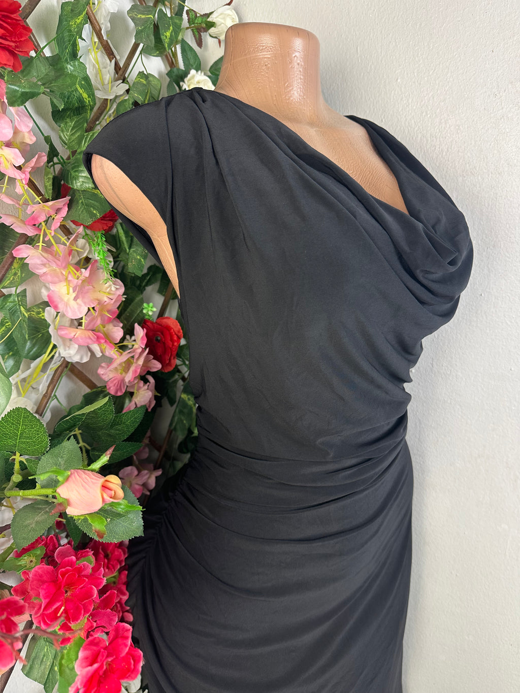 Robe moulante  sans manches col V