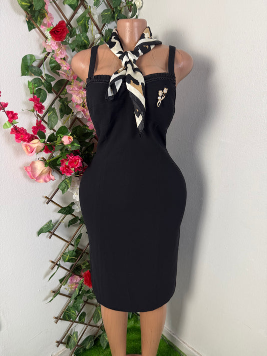 Robe elegante mi longue a bretelle décolleté carre