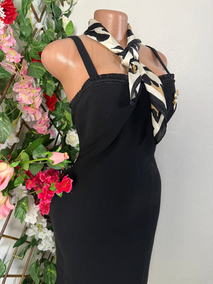 Robe elegante mi longue a bretelle décolleté carre