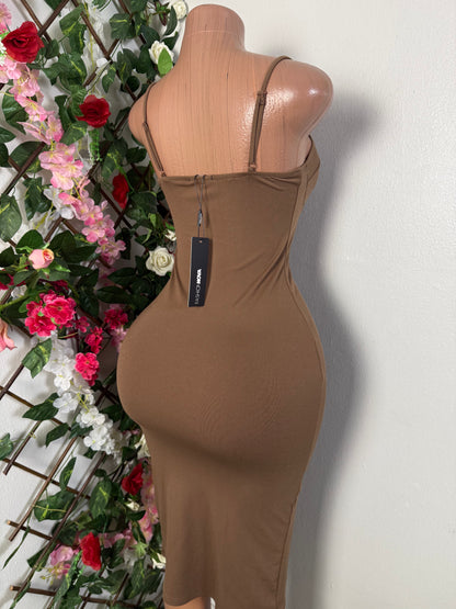 Robe moulante mi longue a fine bretelle
