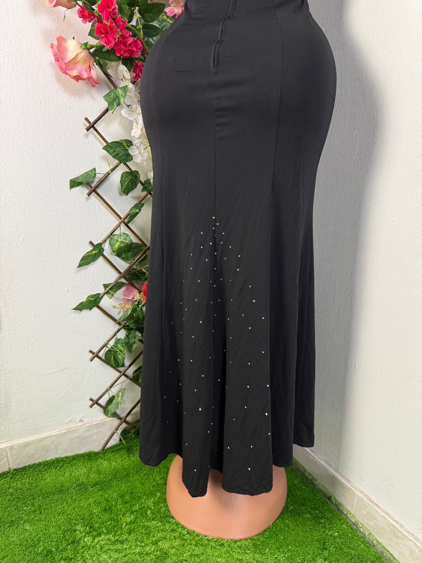 robe soirée longue à queue de poisson, sans manches et avec un cache-cou