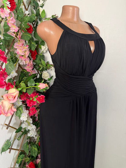 Robe élégante longue a bretelle ceinture ajustée