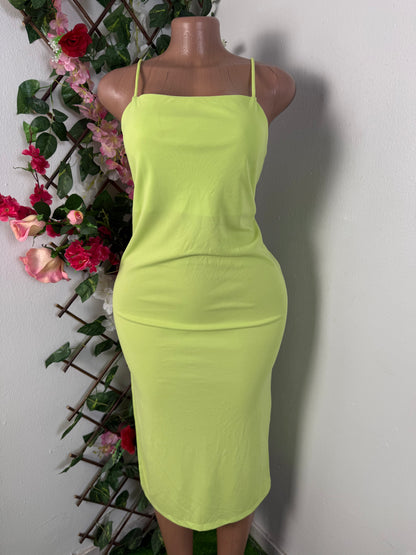 Robe droite a fine bretelle avec fente