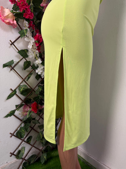 Robe droite a fine bretelle avec fente