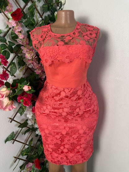 Robe Courte en dentelle rose sans manche