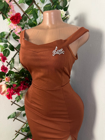 Robe sirene mi longue a bretelle décolleté bateau a fente