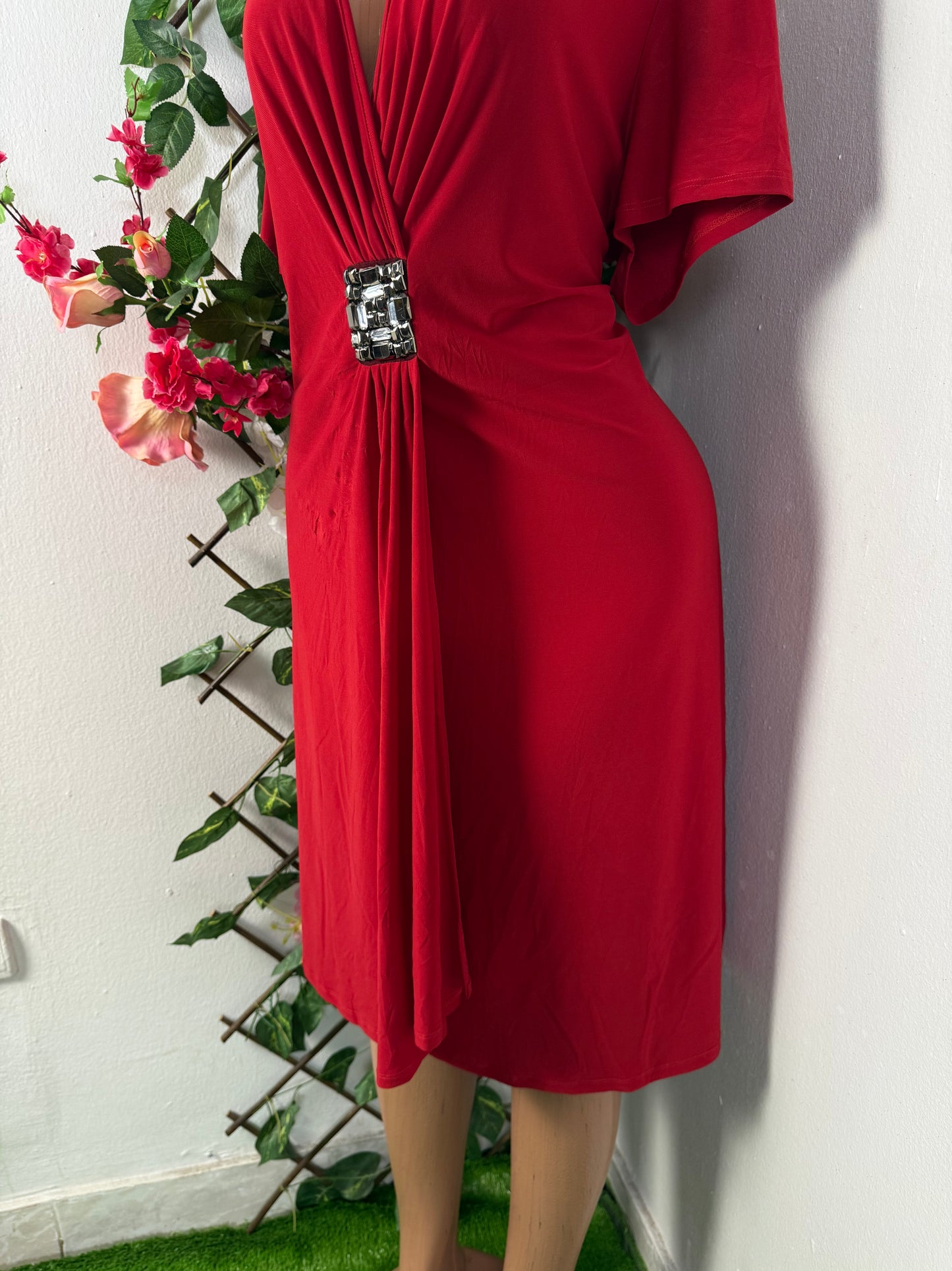 Robe croisée mi longue élégante manche courte colle en v drape